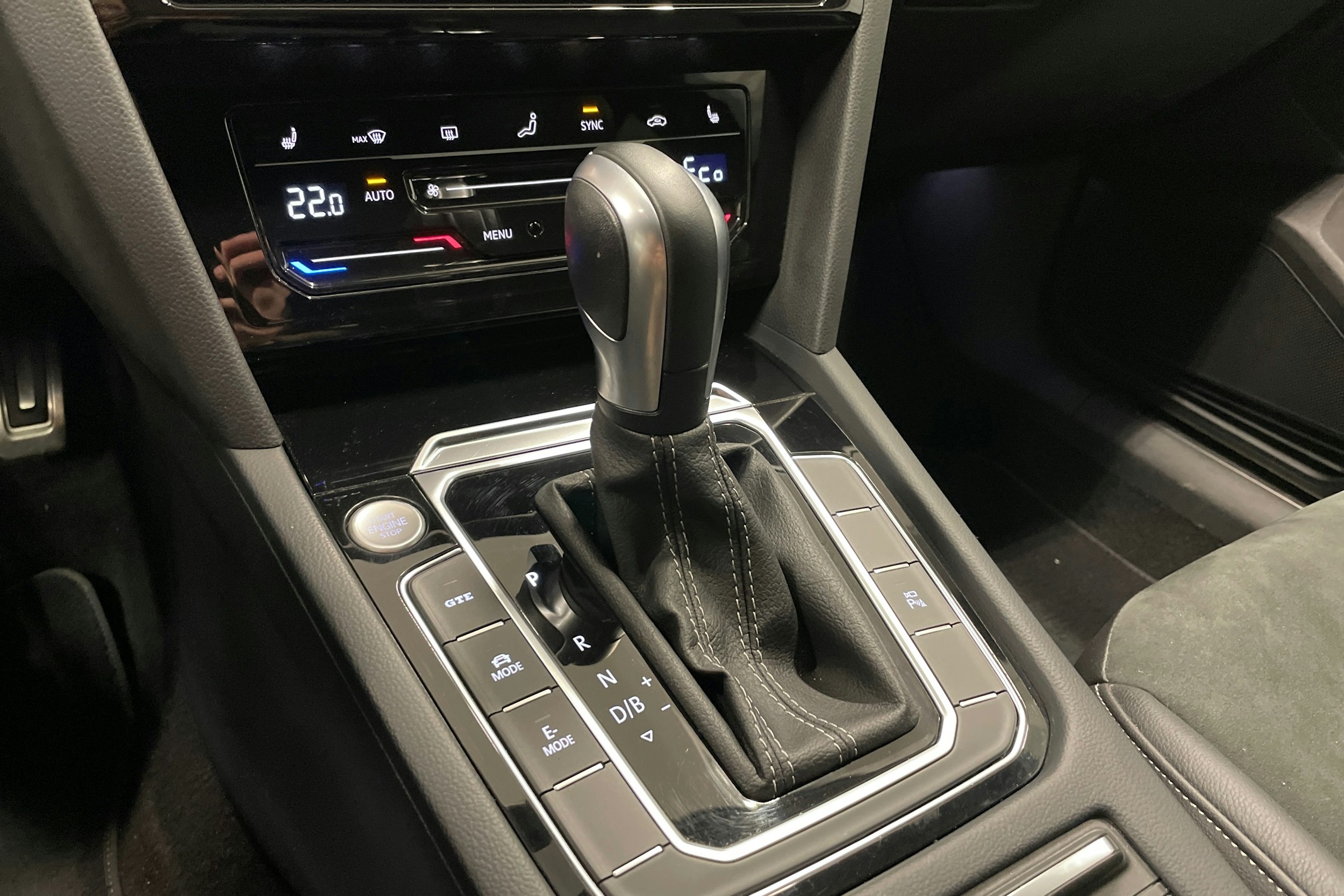 musta Volkswagen Arteon 2022 kuva 24.