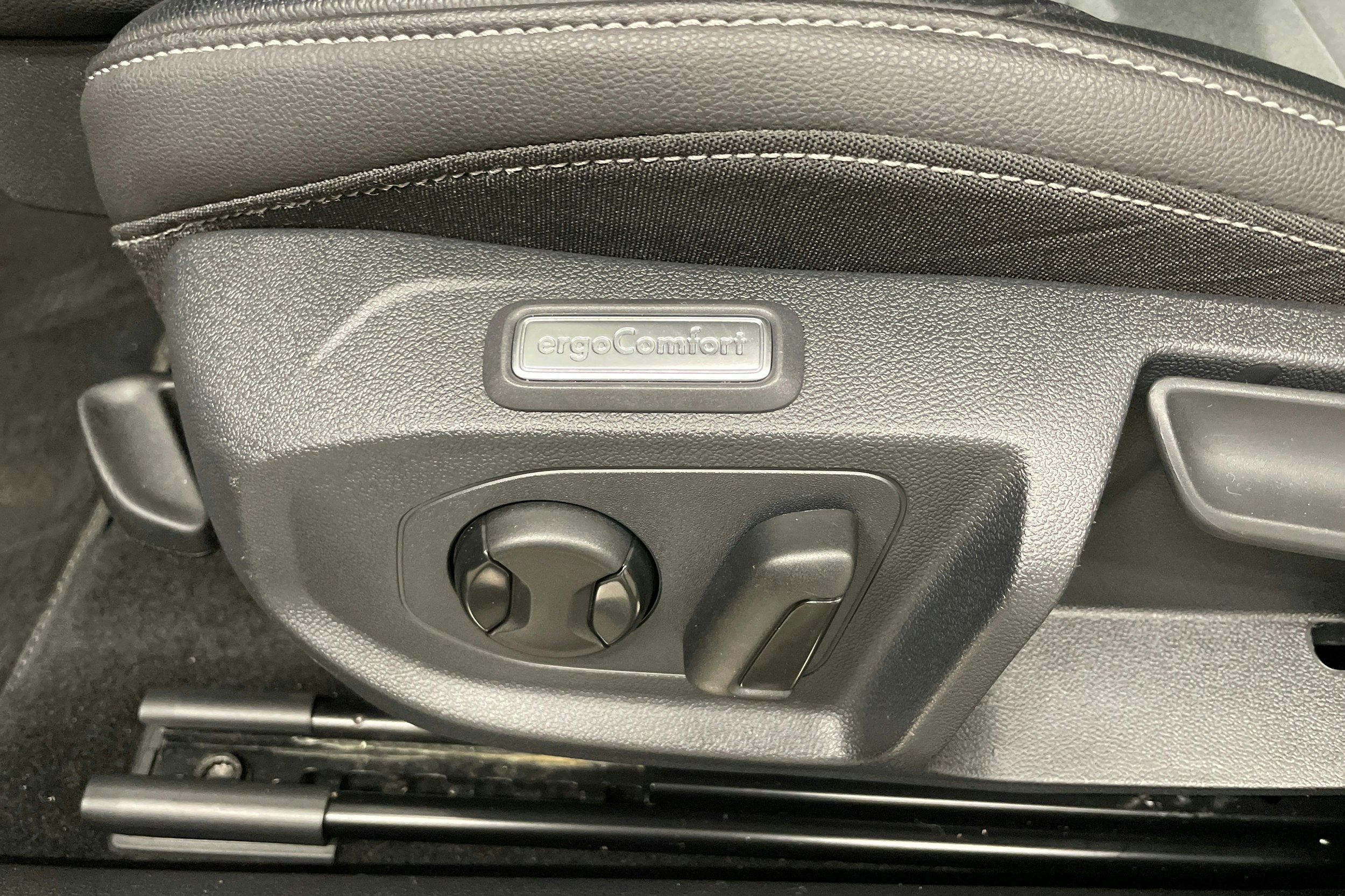 musta Volkswagen Arteon 2022 kuva 26.