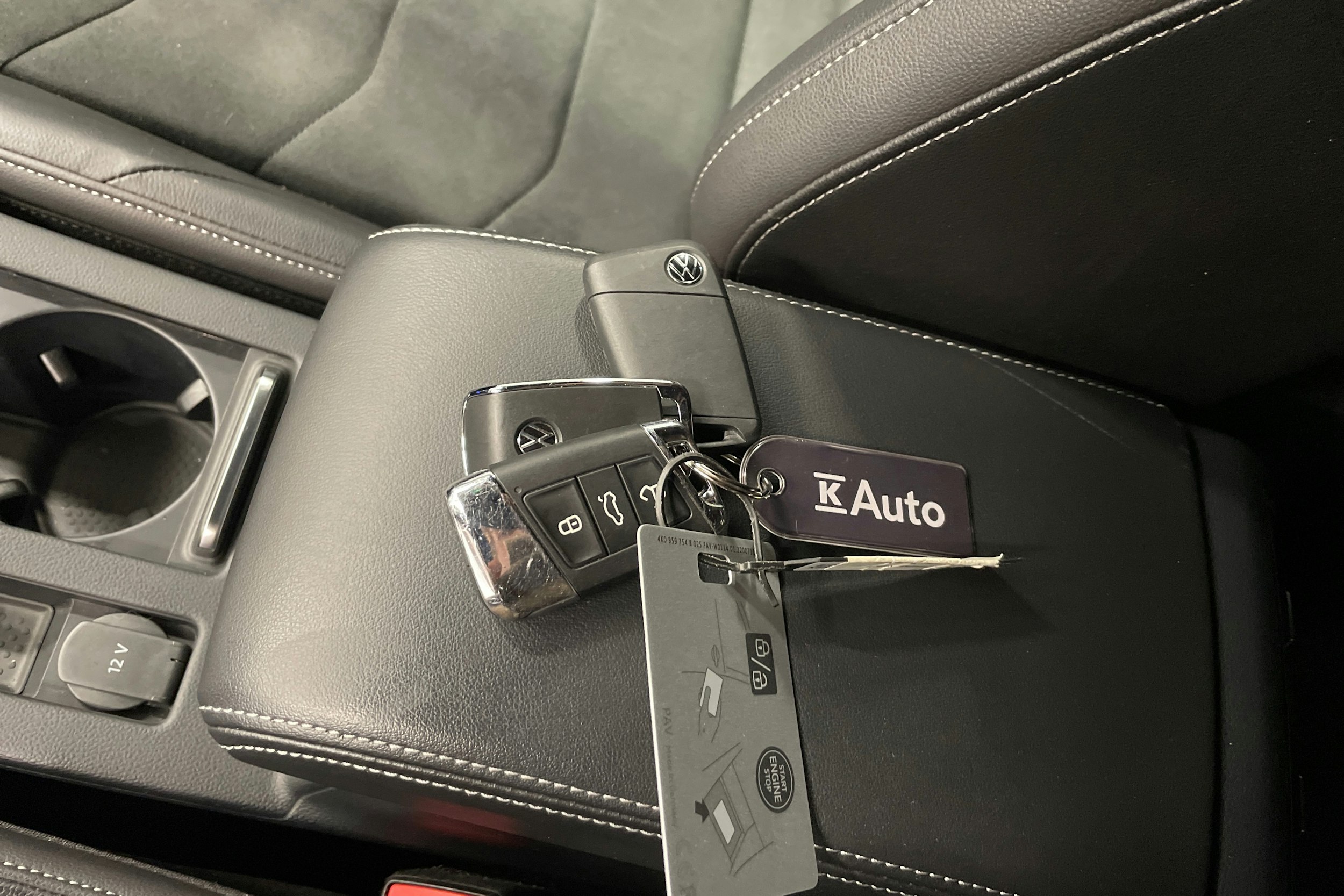 musta Volkswagen Arteon 2022 kuva 30.