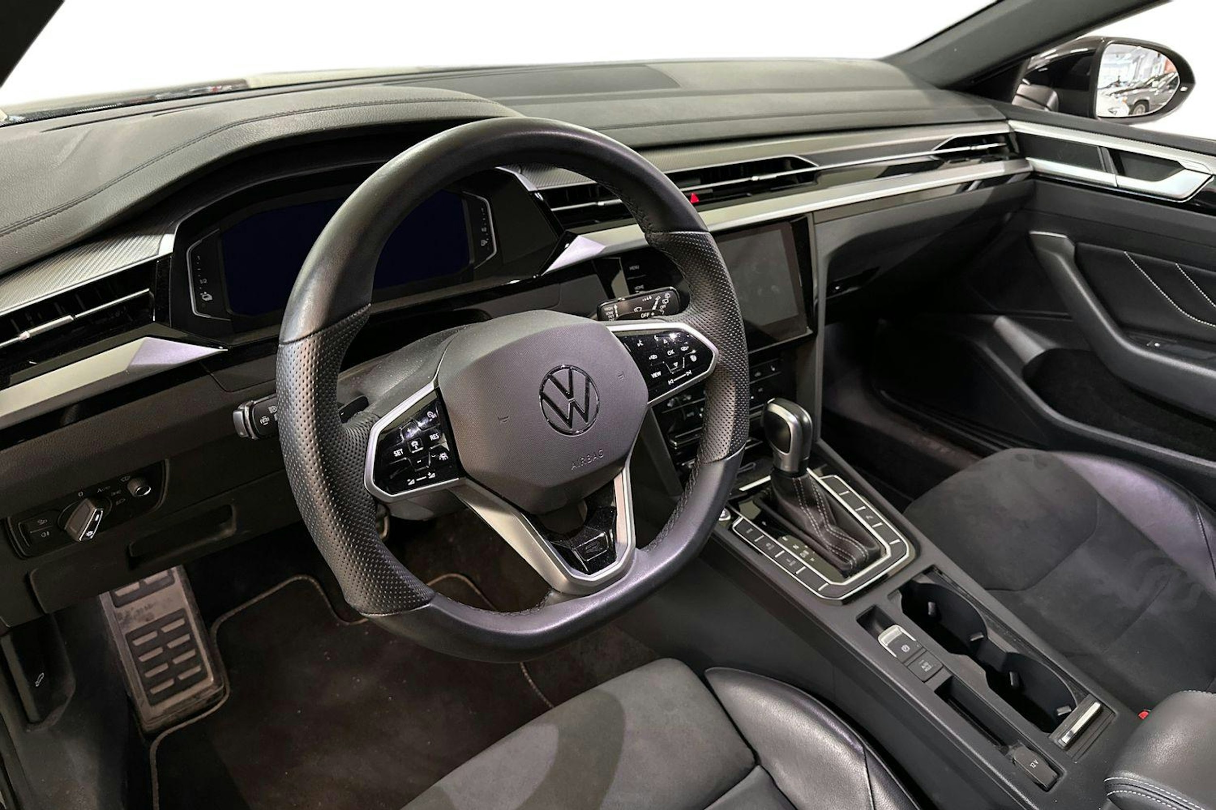 musta Volkswagen Arteon 2022 kuva 3.
