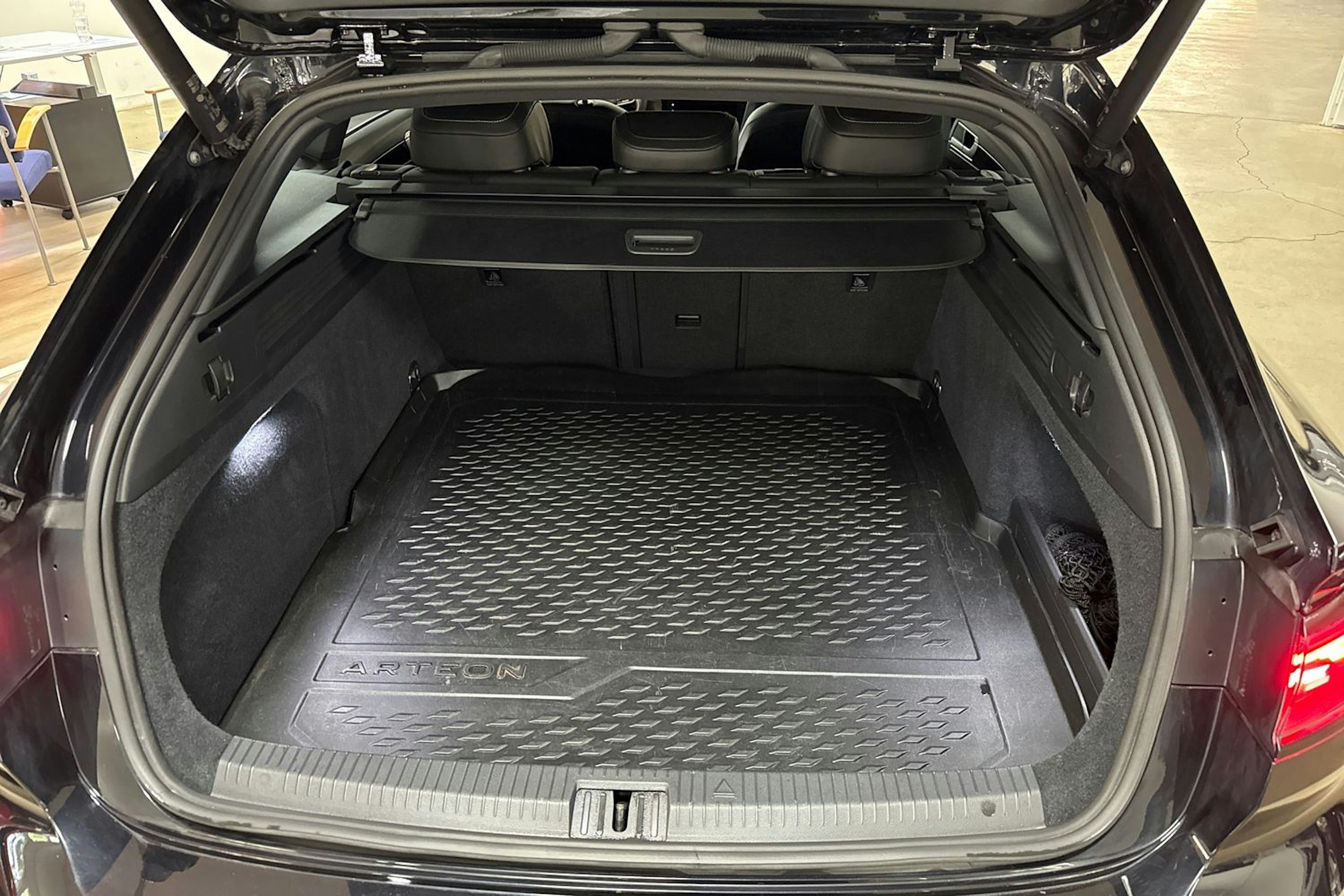 musta Volkswagen Arteon 2022 kuva 15.