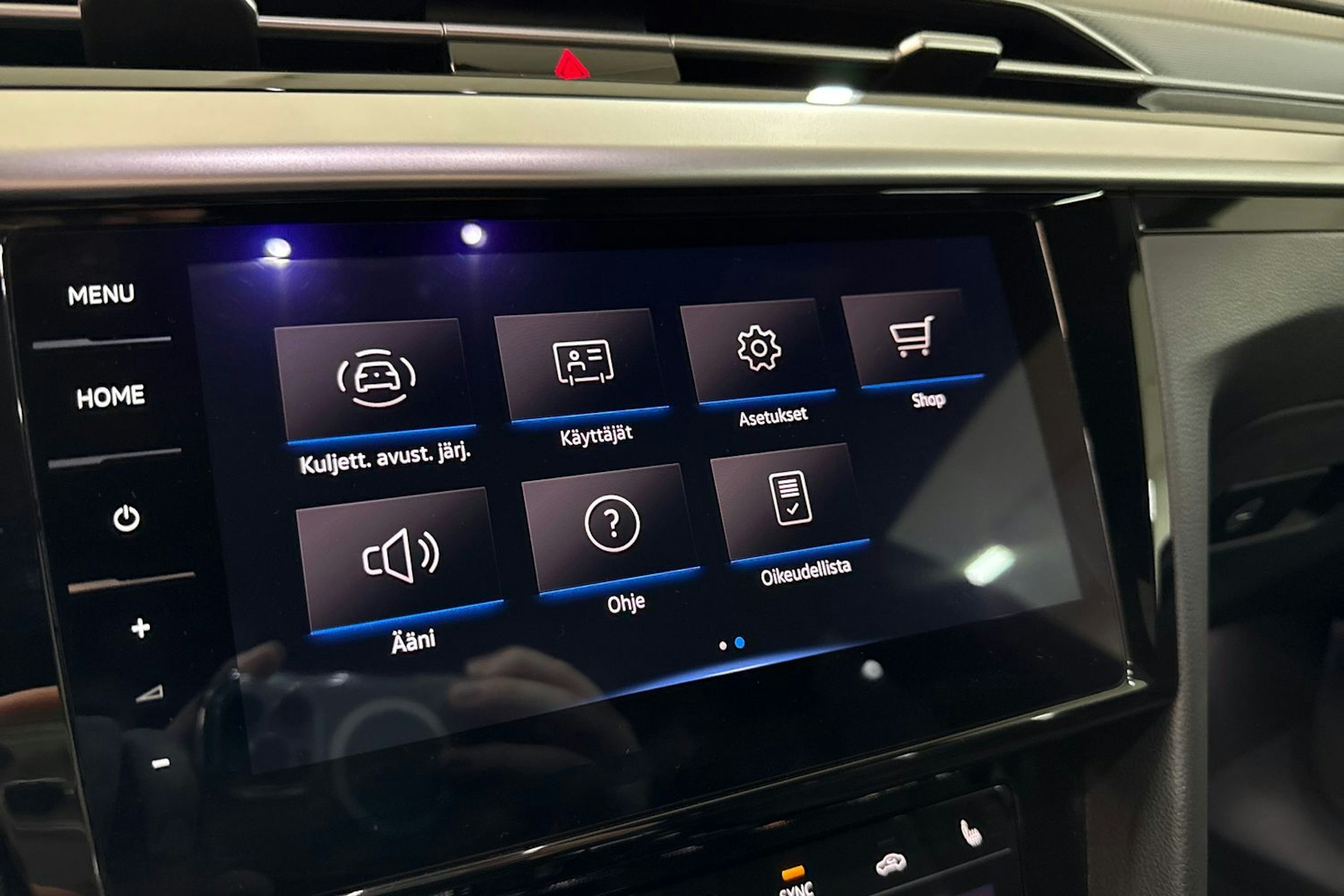 musta Volkswagen Arteon 2022 kuva 24.