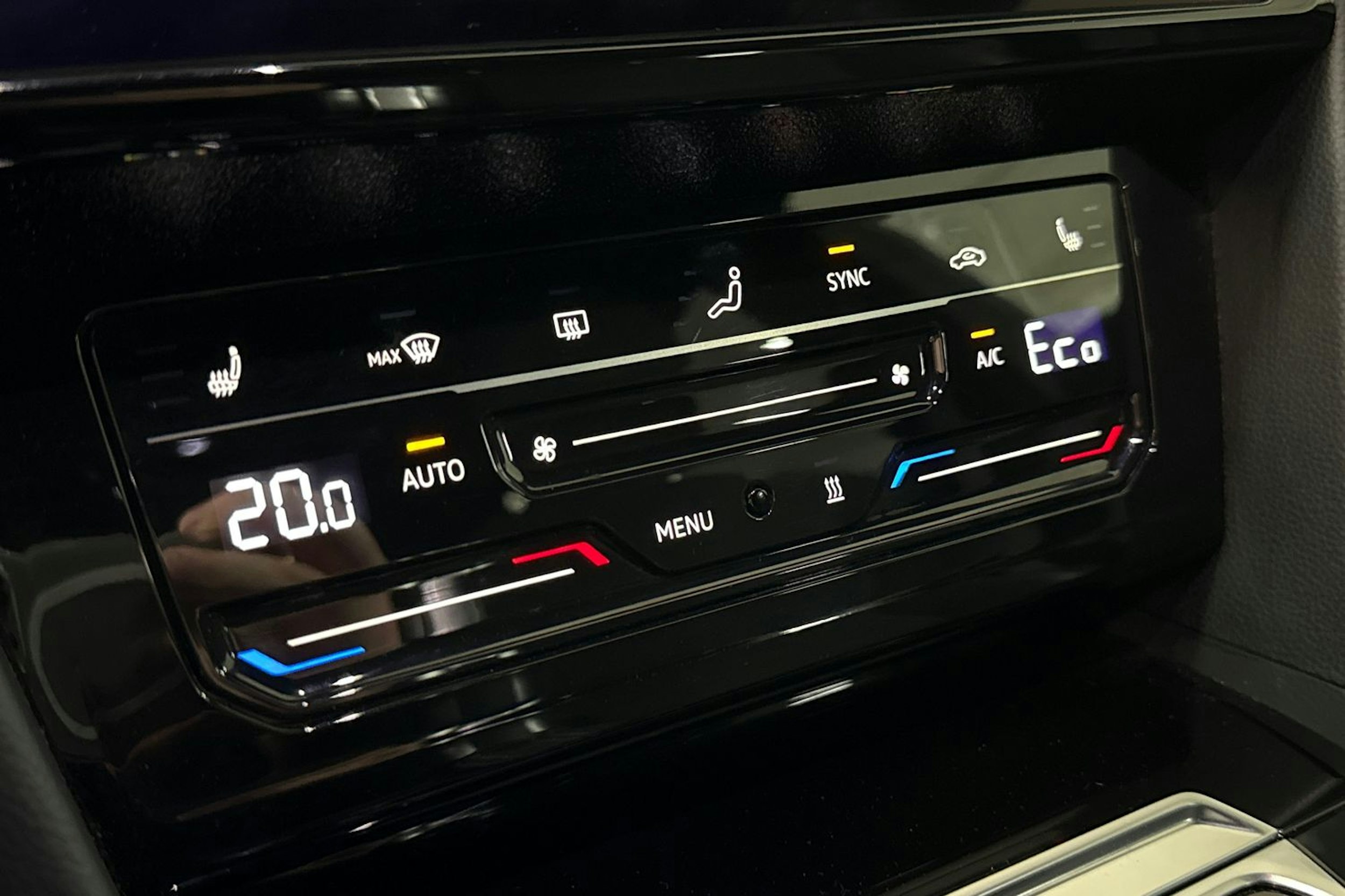 musta Volkswagen Arteon 2022 kuva 26.
