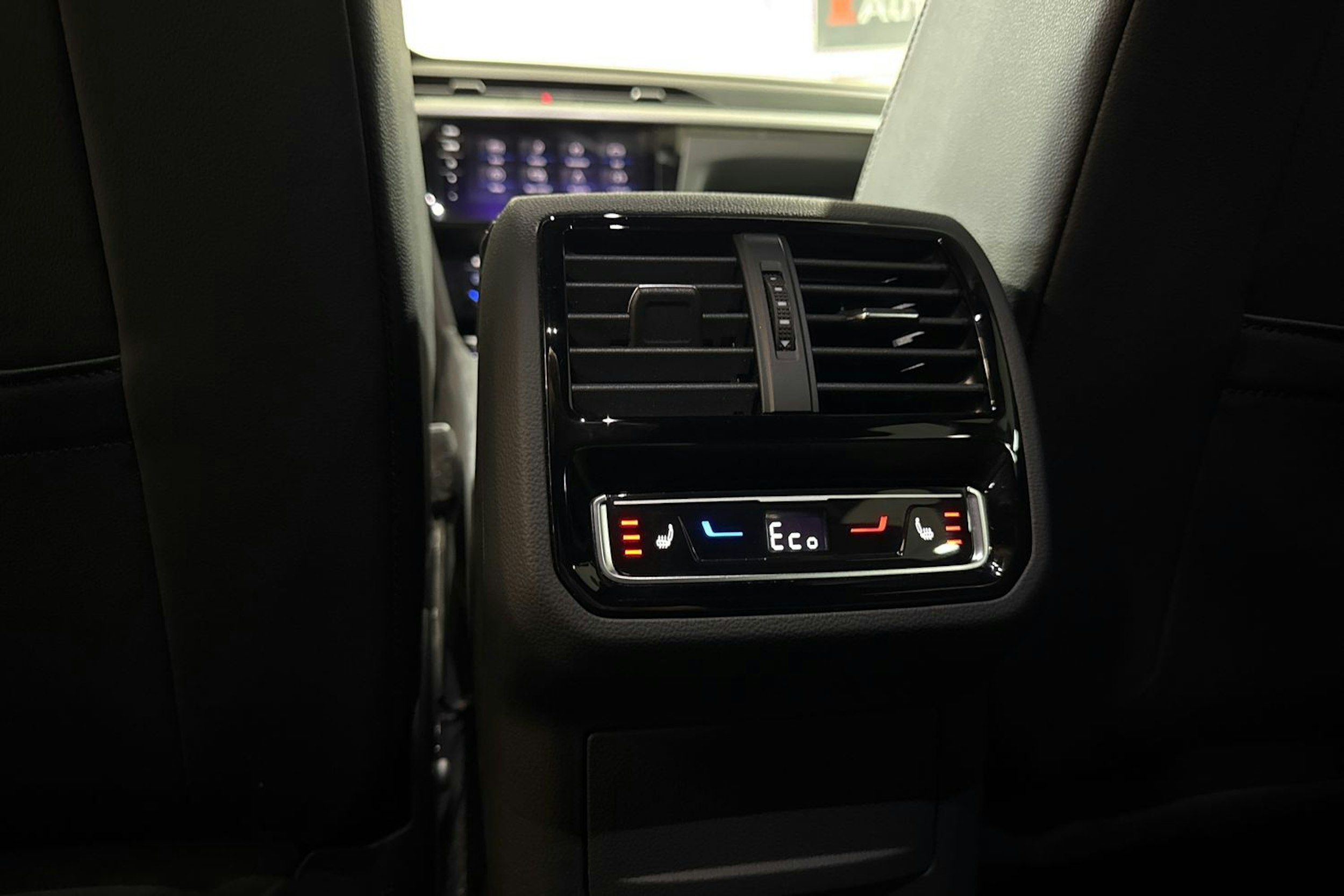 musta Volkswagen Arteon 2022 kuva 29.