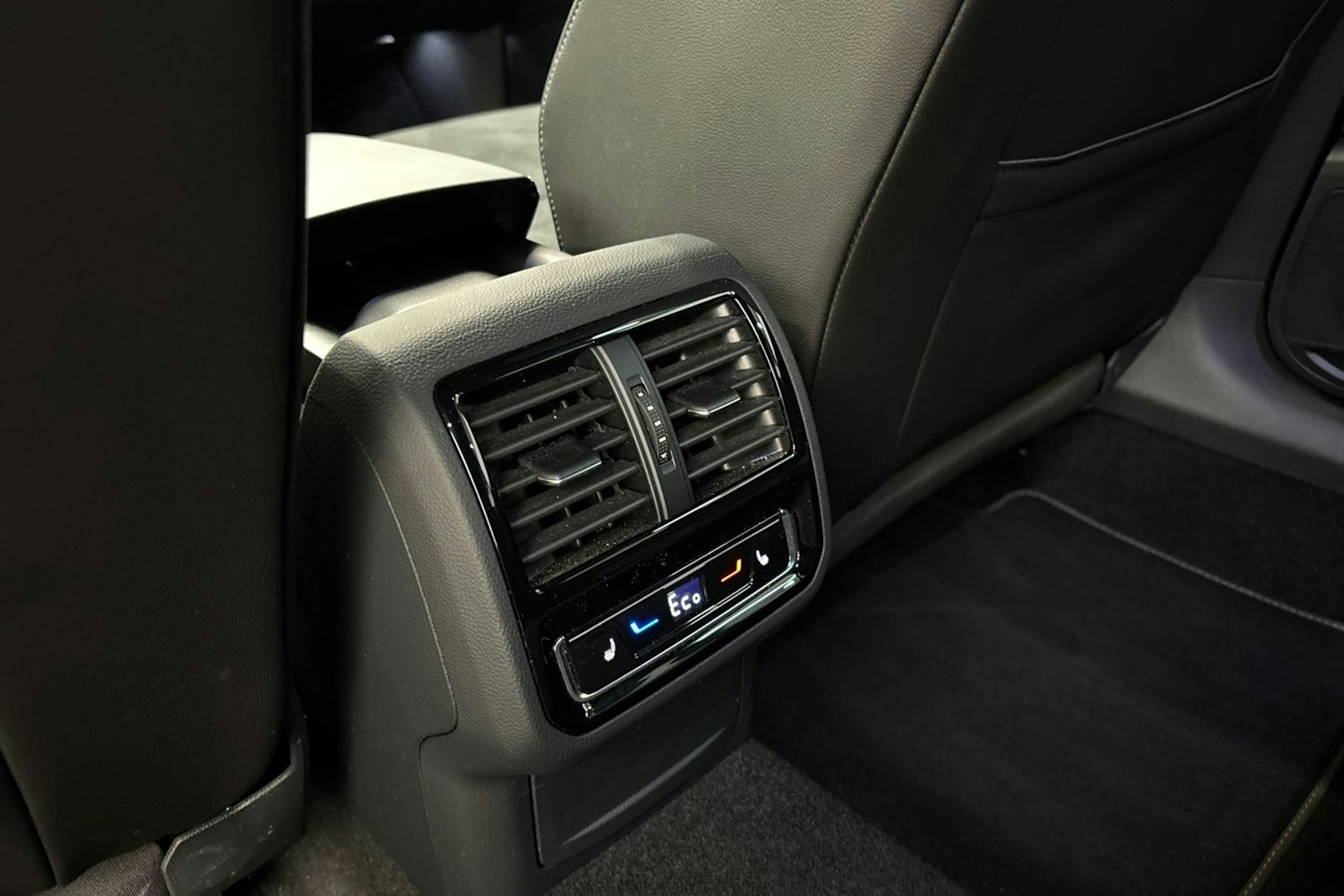 musta Volkswagen Arteon 2022 kuva 31.