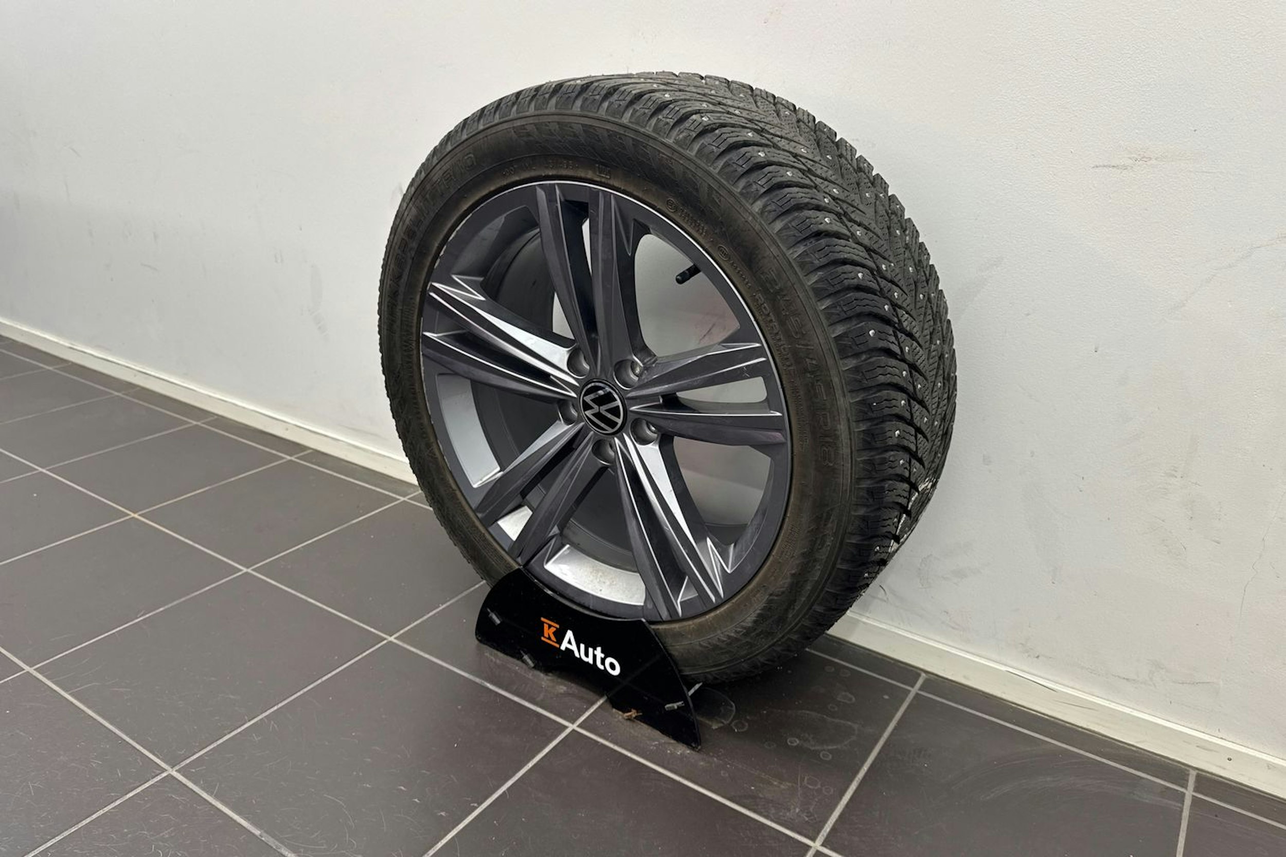 Sininen Volkswagen Arteon 2022 kuva 13.