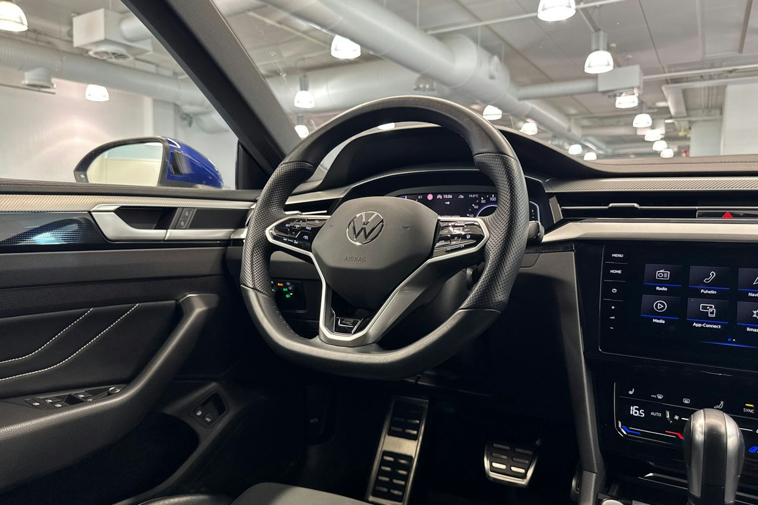 Sininen Volkswagen Arteon 2022 kuva 15.