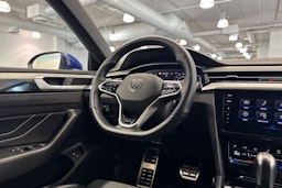 Sininen Volkswagen Arteon 2022 kuva 15.