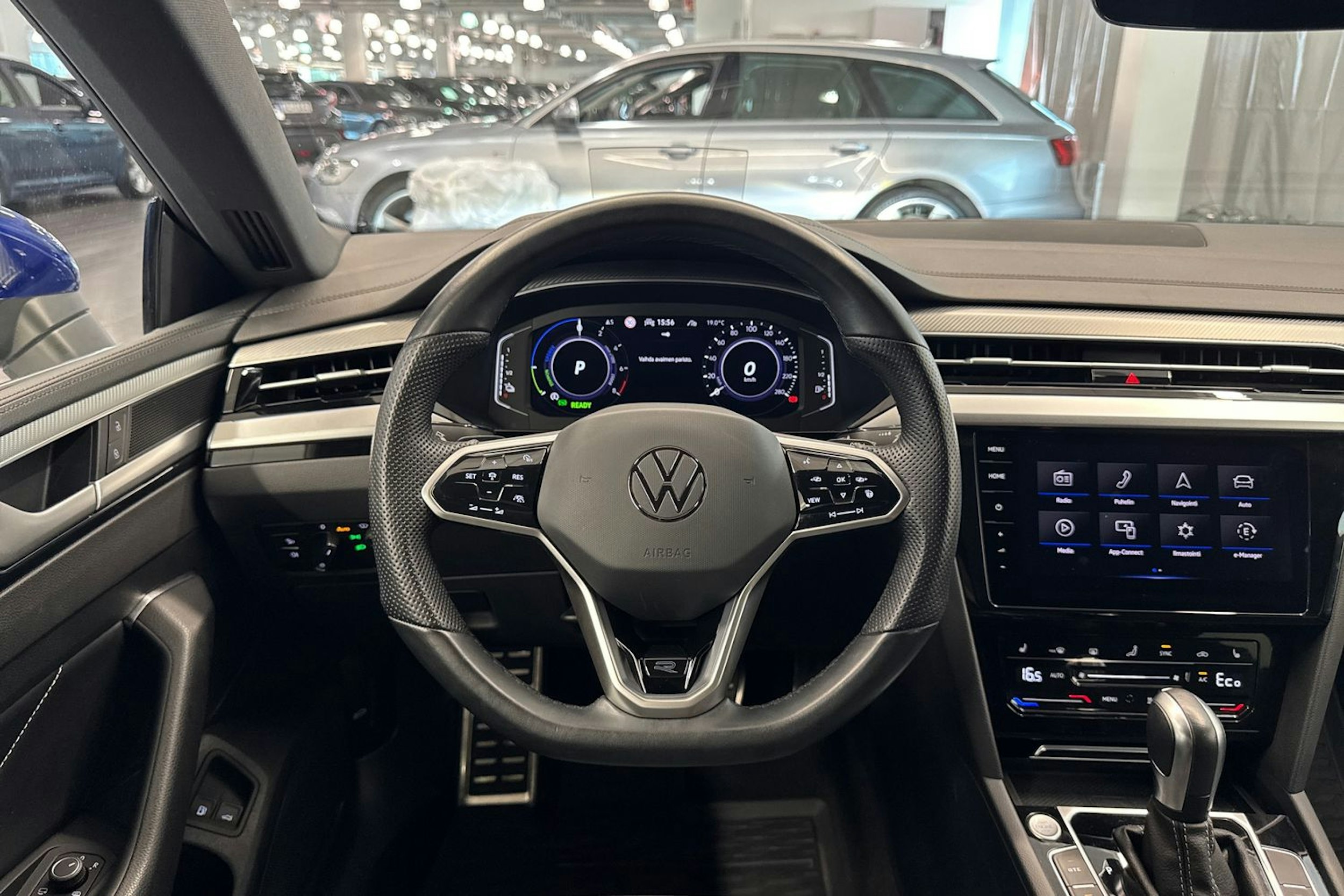 Sininen Volkswagen Arteon 2022 kuva 16.