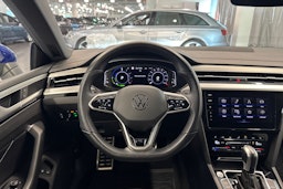 Sininen Volkswagen Arteon 2022 kuva 16.