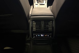Sininen Volkswagen Arteon 2022 kuva 18.