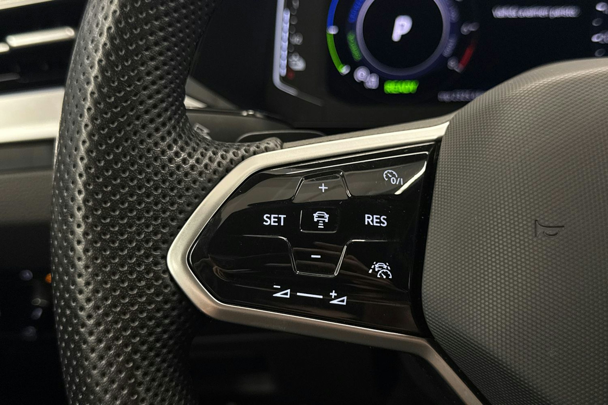 Sininen Volkswagen Arteon 2022 kuva 20.