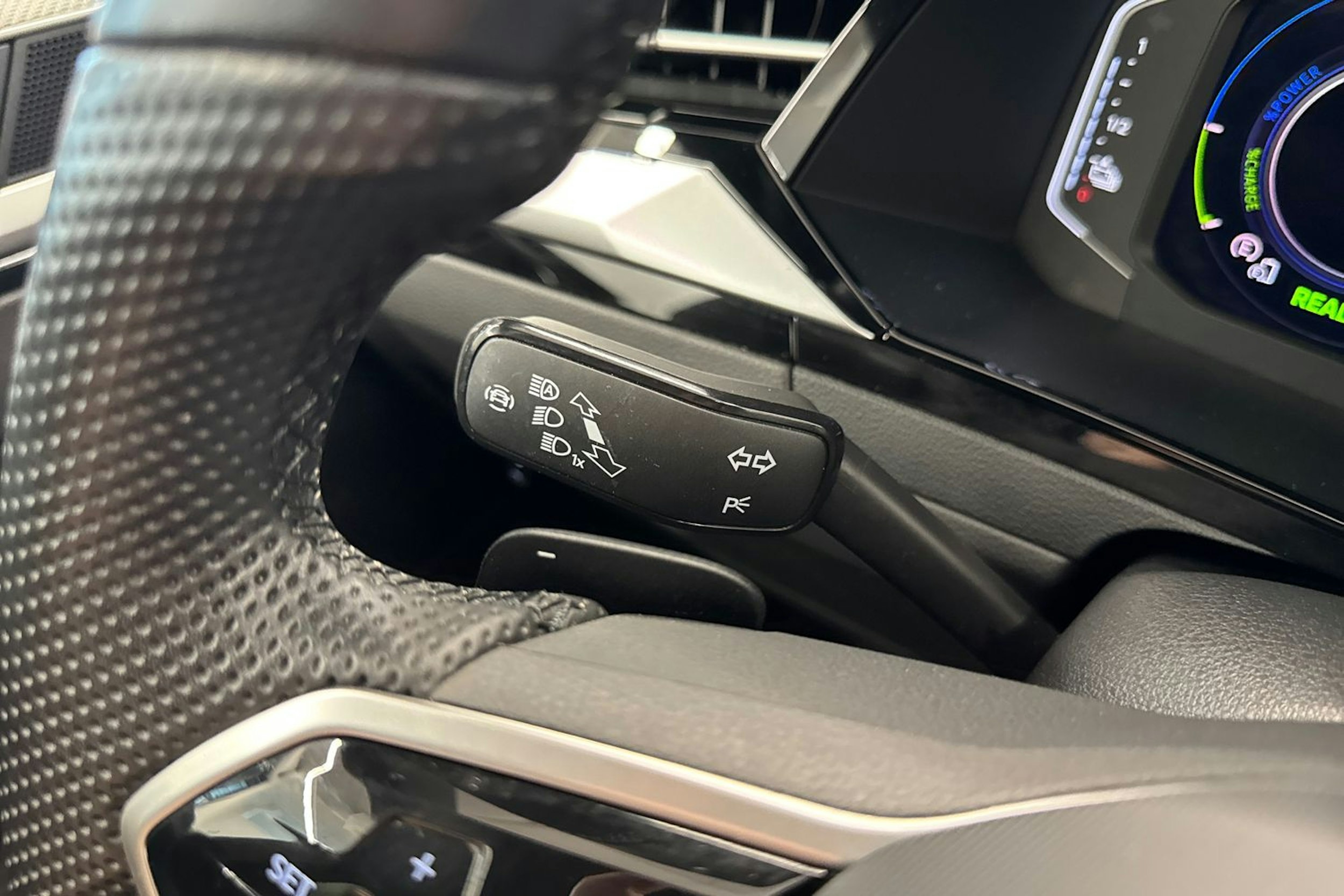 Sininen Volkswagen Arteon 2022 kuva 22.