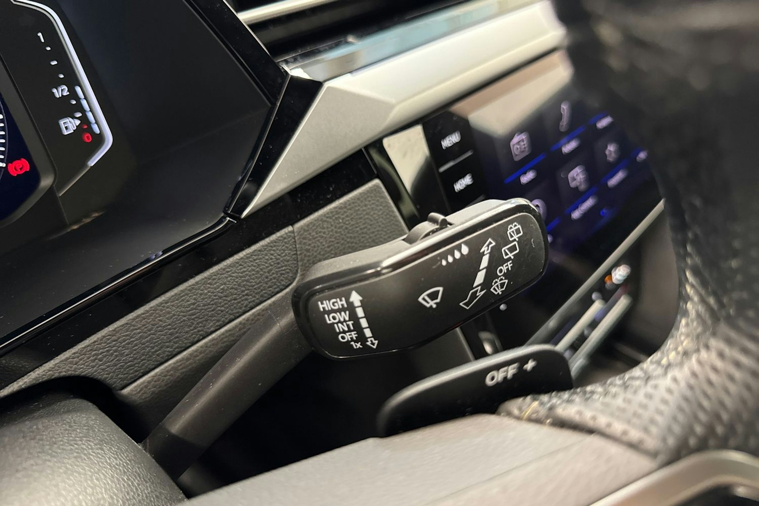 Sininen Volkswagen Arteon 2022 kuva 23.