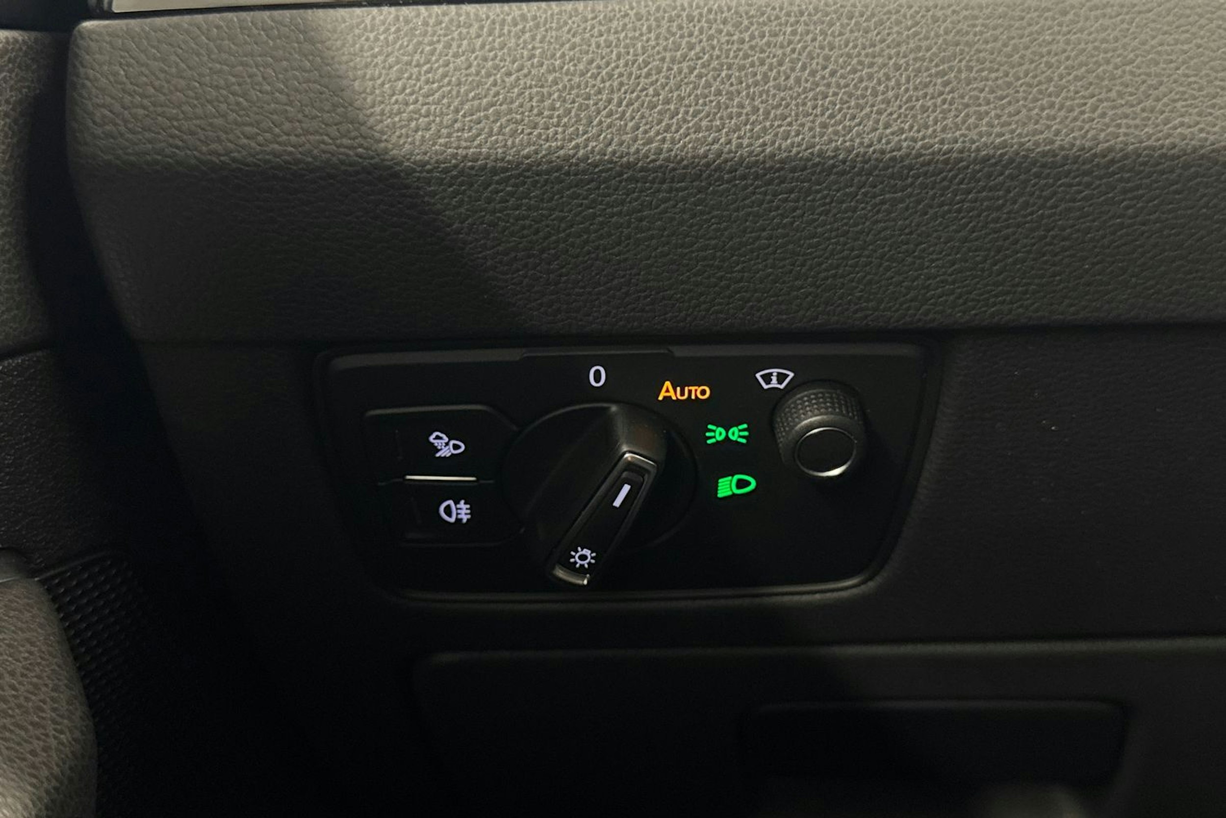 Sininen Volkswagen Arteon 2022 kuva 24.