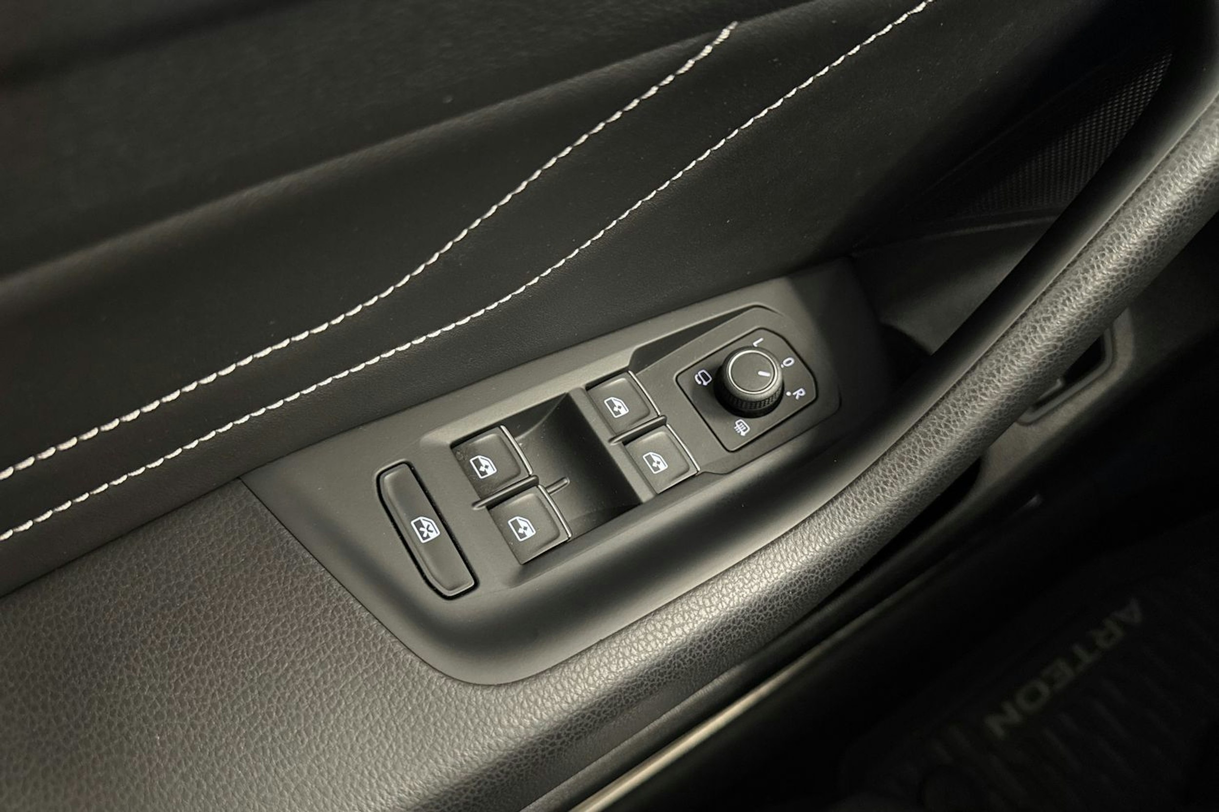 Sininen Volkswagen Arteon 2022 kuva 25.
