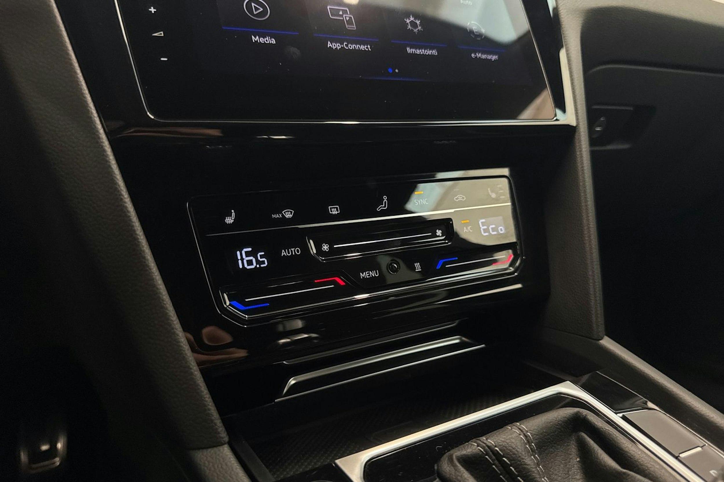 Sininen Volkswagen Arteon 2022 kuva 27.