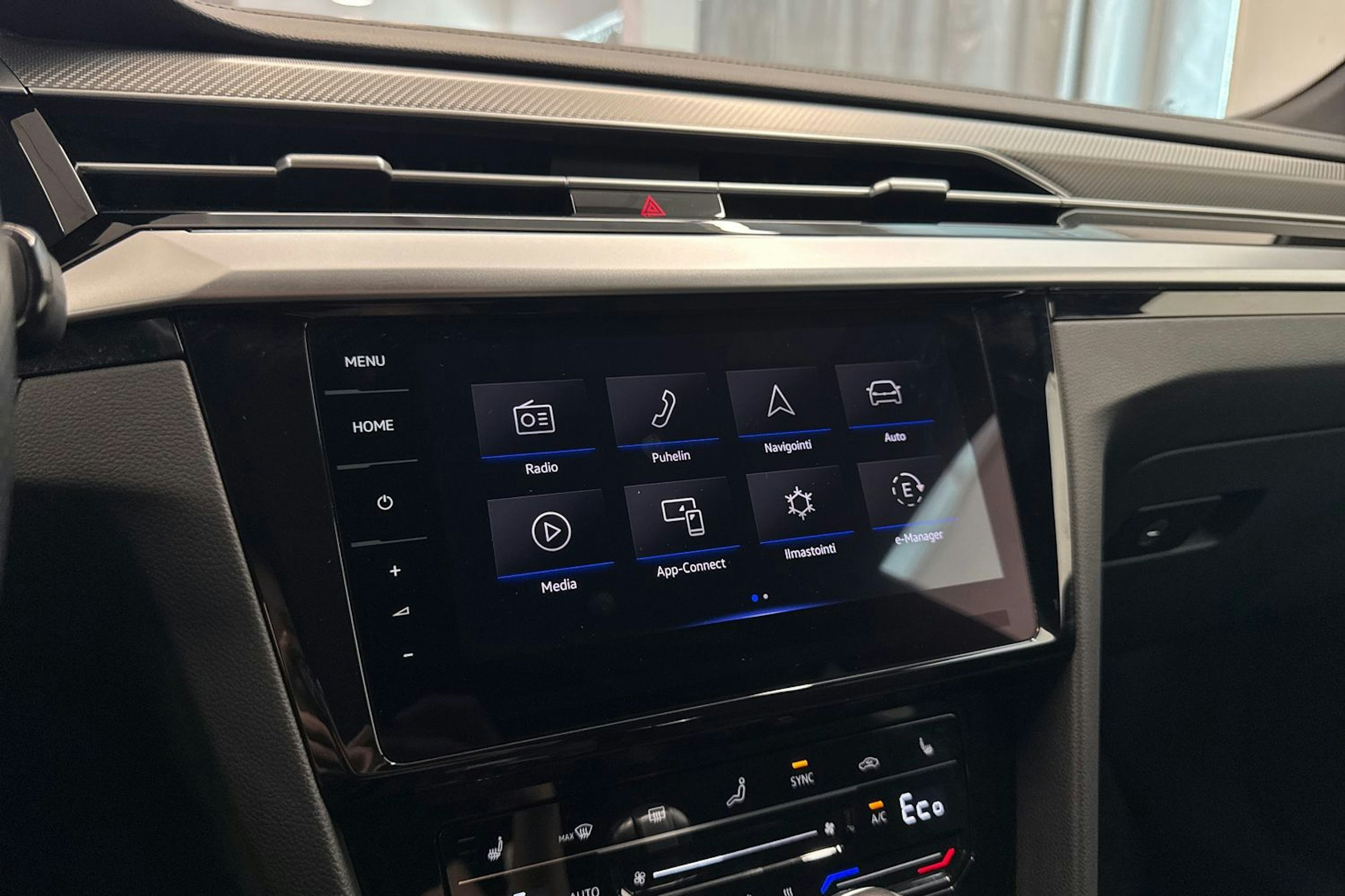 Sininen Volkswagen Arteon 2022 kuva 28.