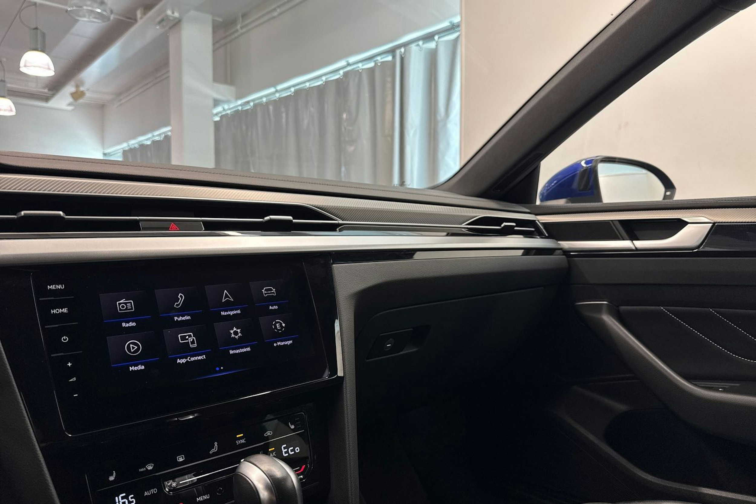 Sininen Volkswagen Arteon 2022 kuva 29.