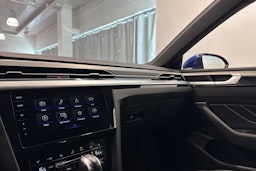 Sininen Volkswagen Arteon 2022 kuva 29.