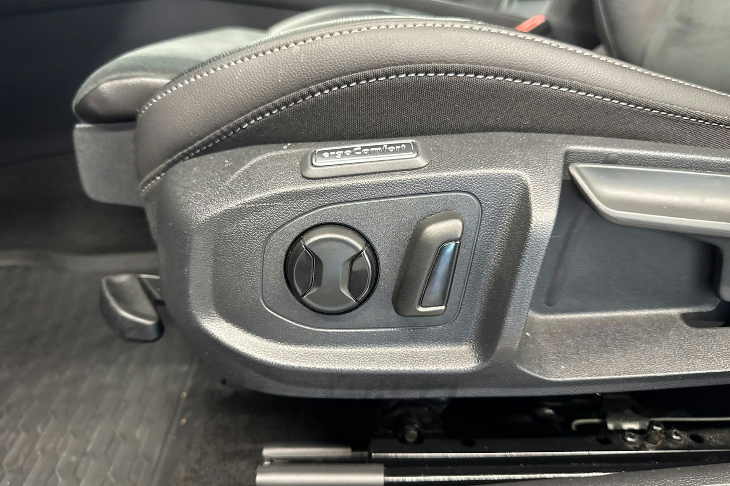 Sininen Volkswagen Arteon 2022 kuva 37.