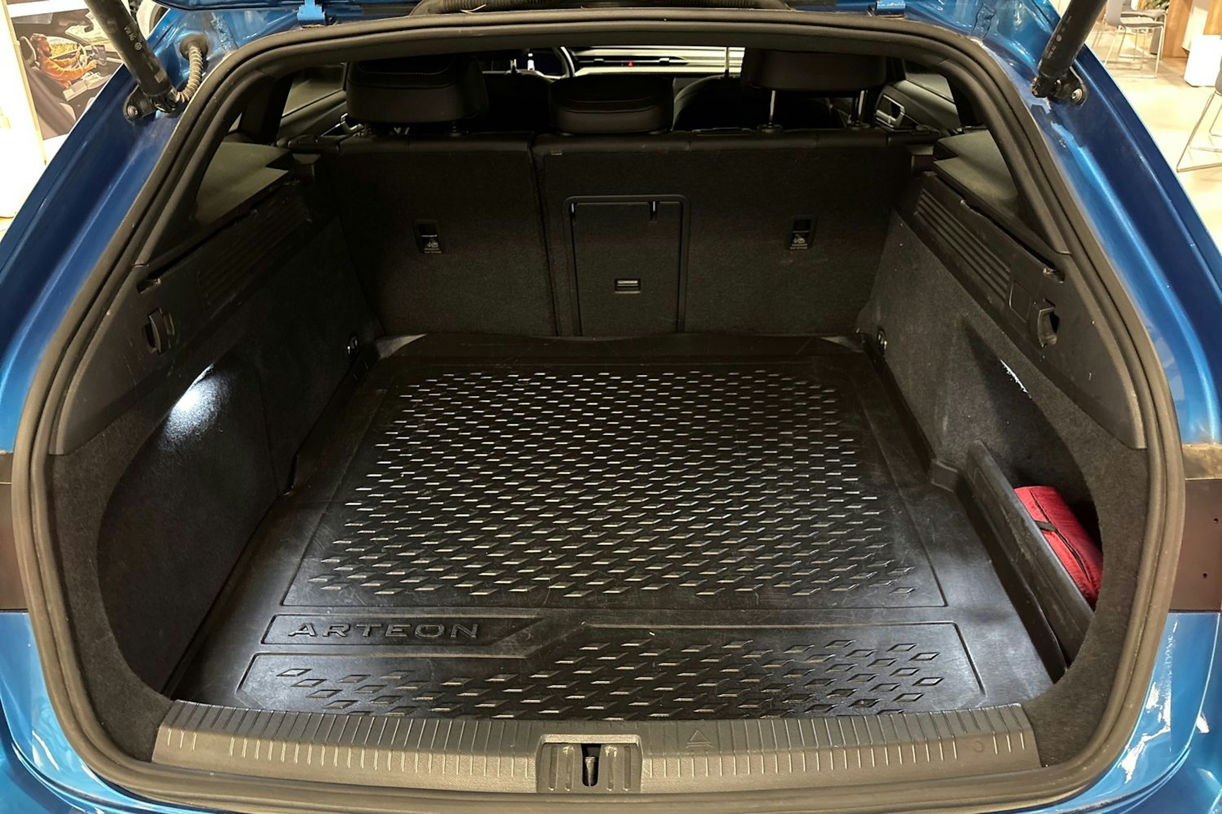 sininen Volkswagen Arteon 2022 kuva 14.
