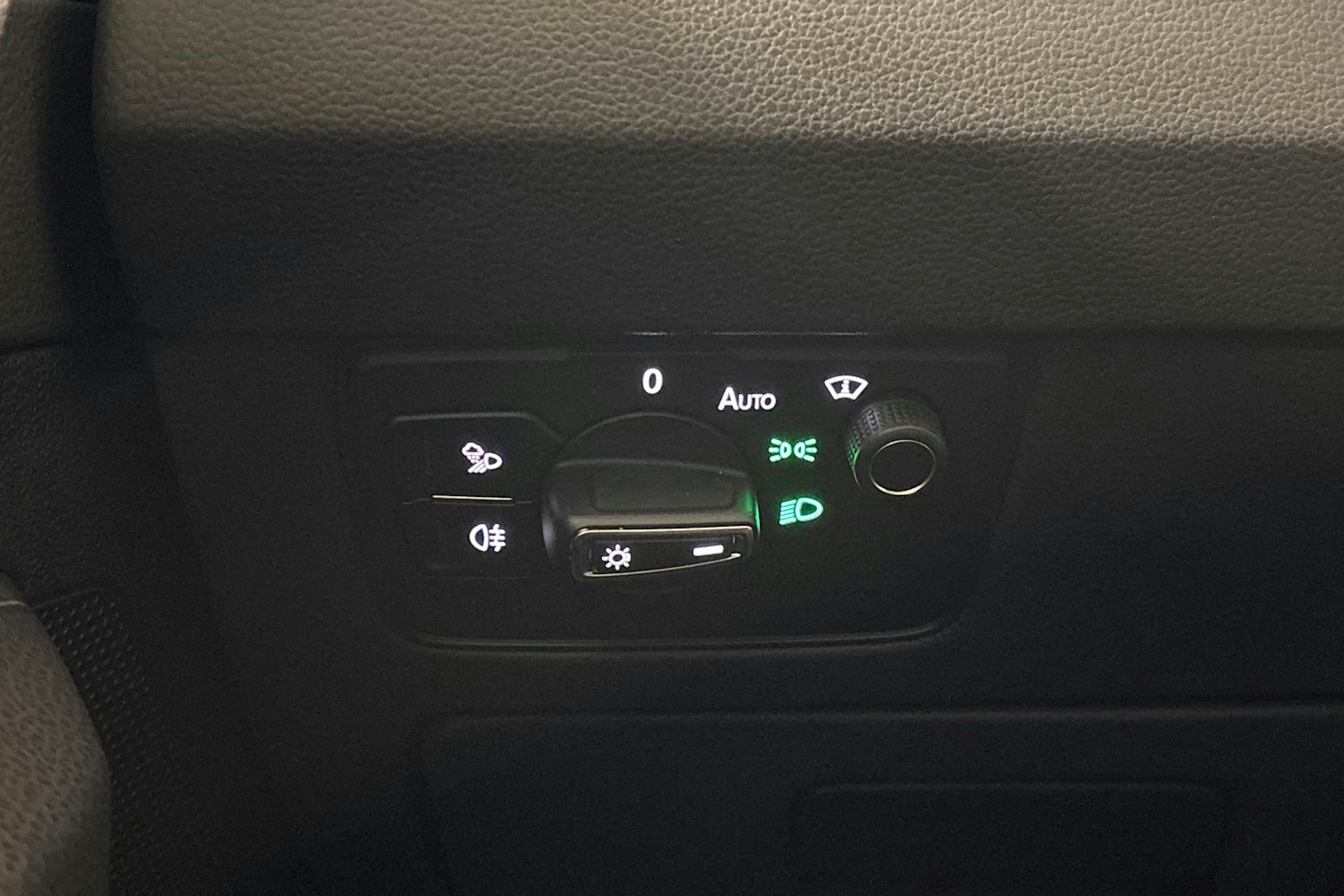 sininen Volkswagen Arteon 2022 kuva 17.