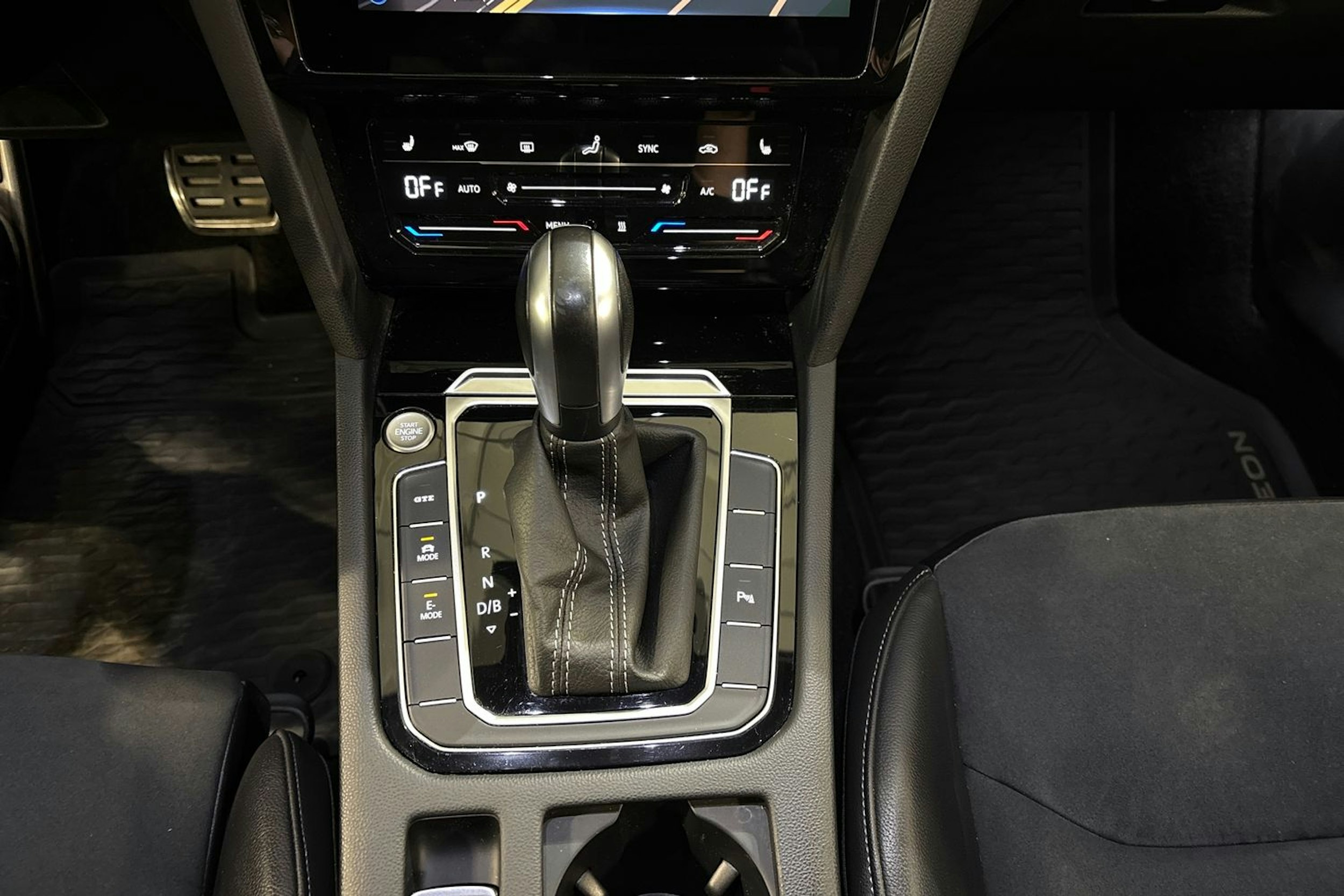 sininen Volkswagen Arteon 2022 kuva 22.