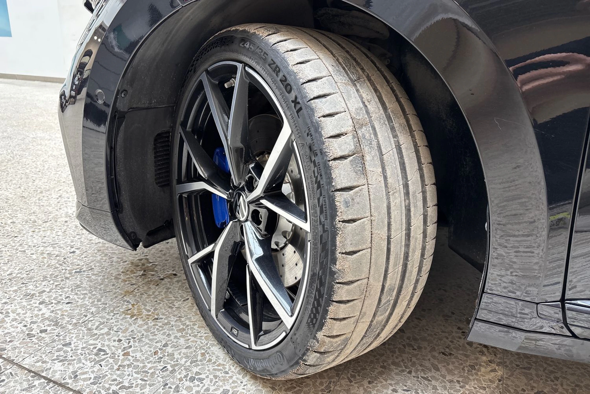 musta Volkswagen Arteon 2023 kuva 13.