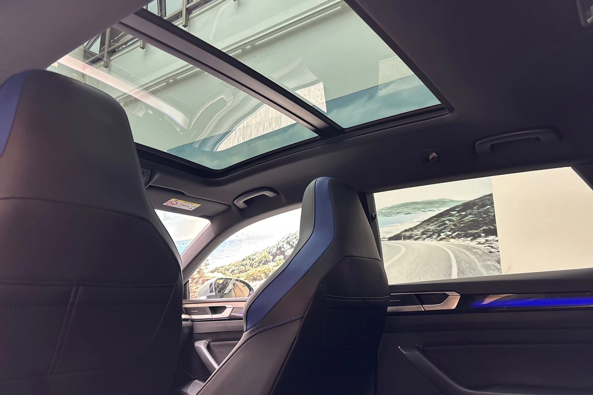 musta Volkswagen Arteon 2023 kuva 18.
