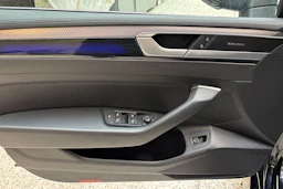 musta Volkswagen Arteon 2023 kuva 20.