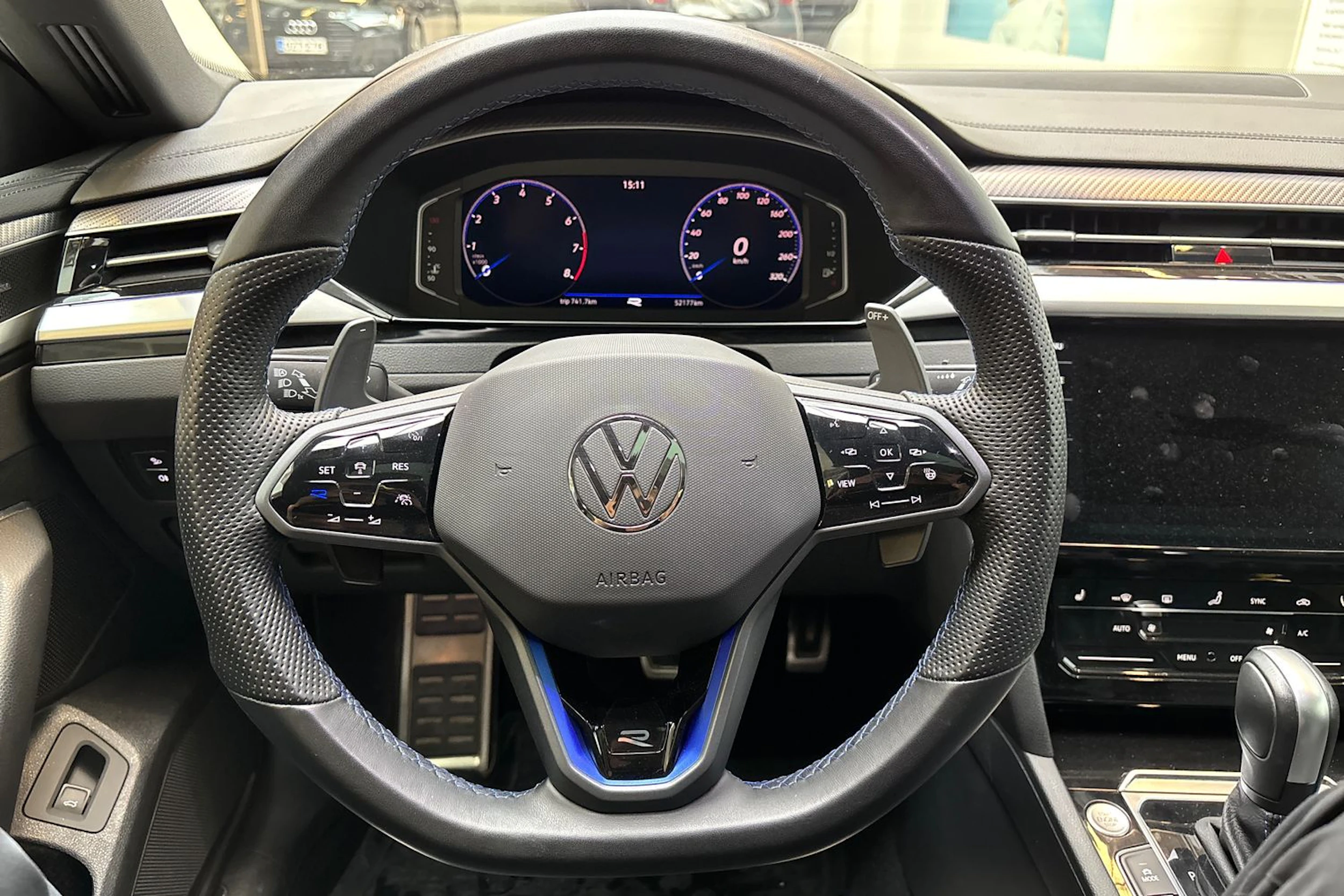 musta Volkswagen Arteon 2023 kuva 22.