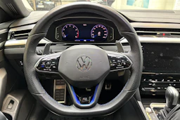 musta Volkswagen Arteon 2023 kuva 22.