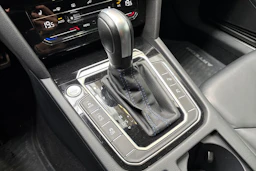 musta Volkswagen Arteon 2023 kuva 25.