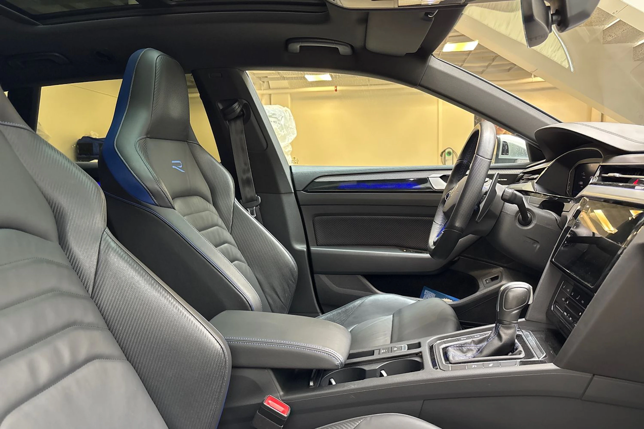 musta Volkswagen Arteon 2023 kuva 30.