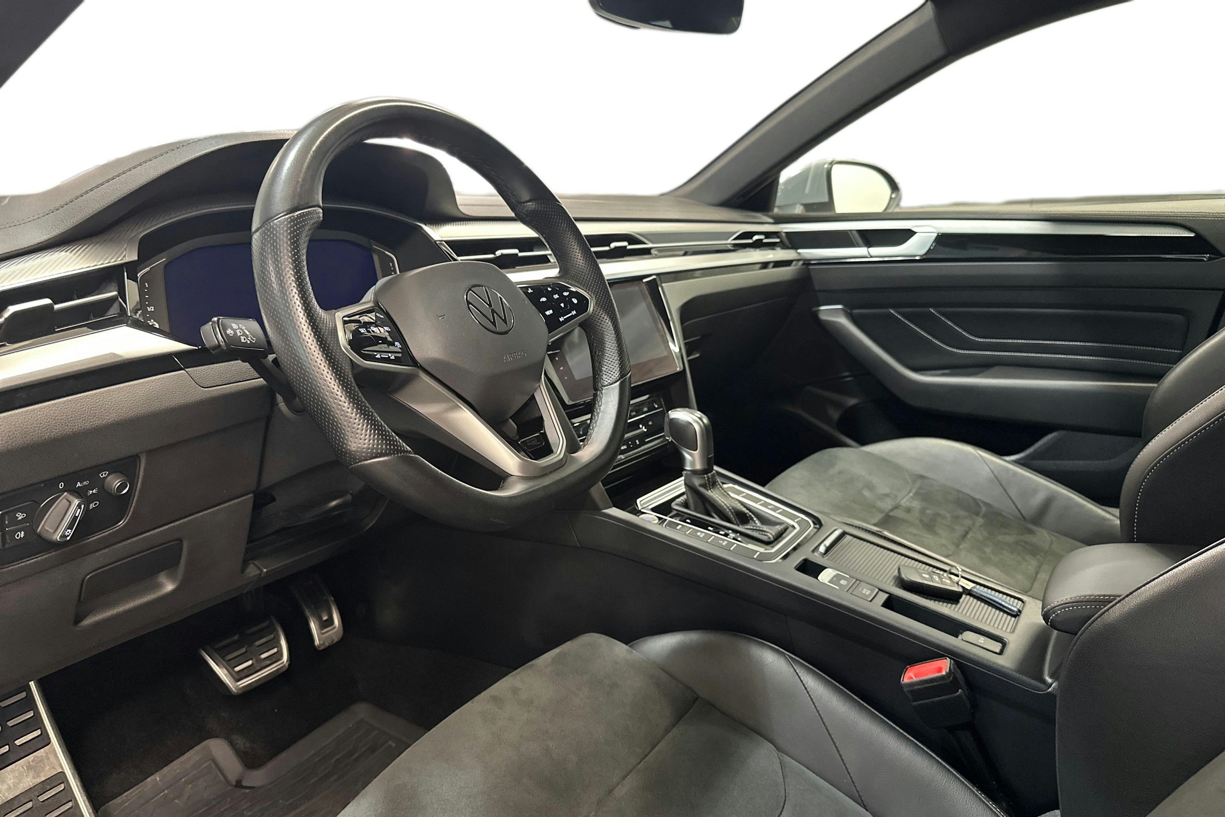 harmaa Volkswagen Arteon 2023 kuva 10.