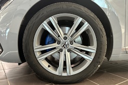 harmaa Volkswagen Arteon 2023 kuva 16.