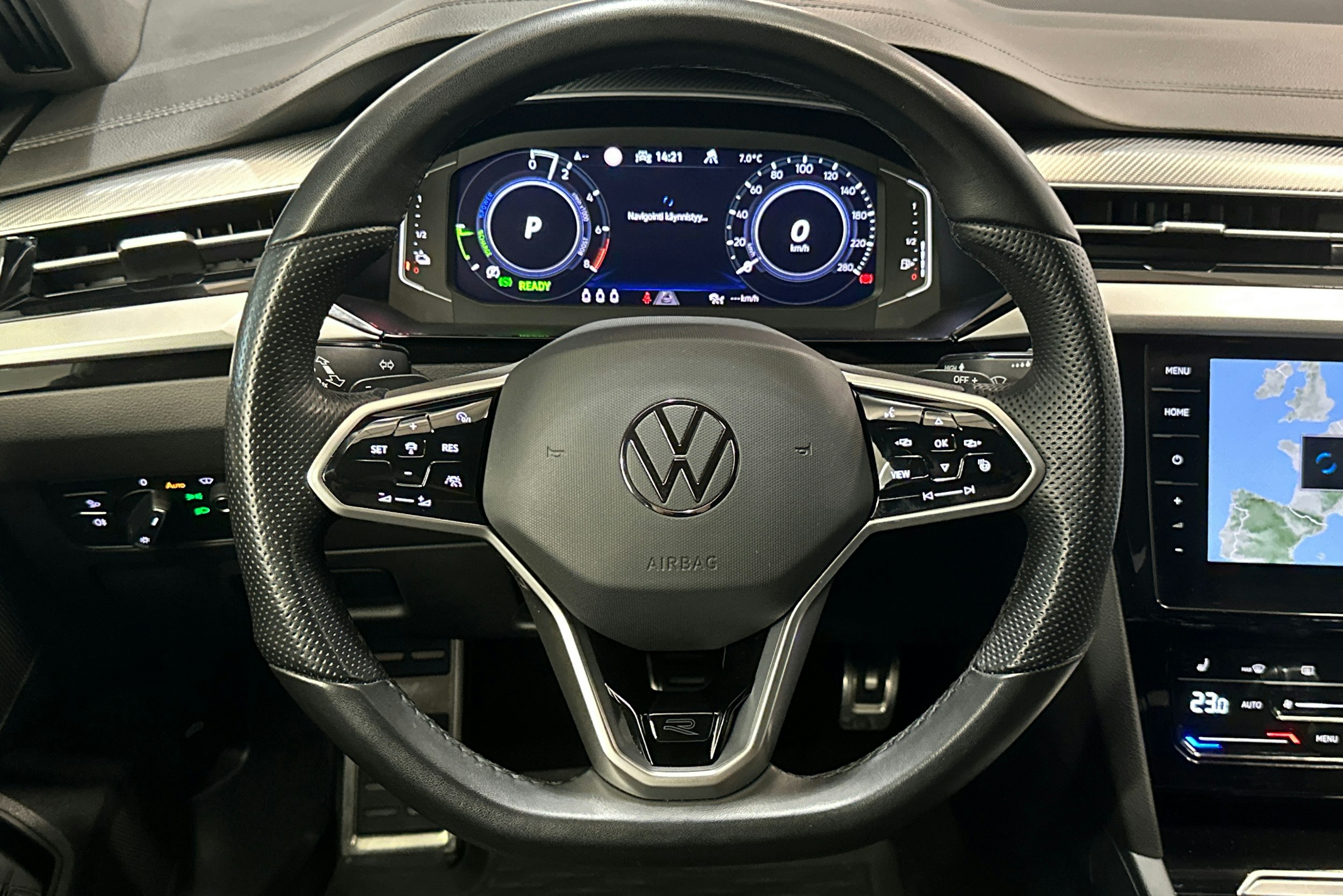 harmaa Volkswagen Arteon 2023 kuva 18.