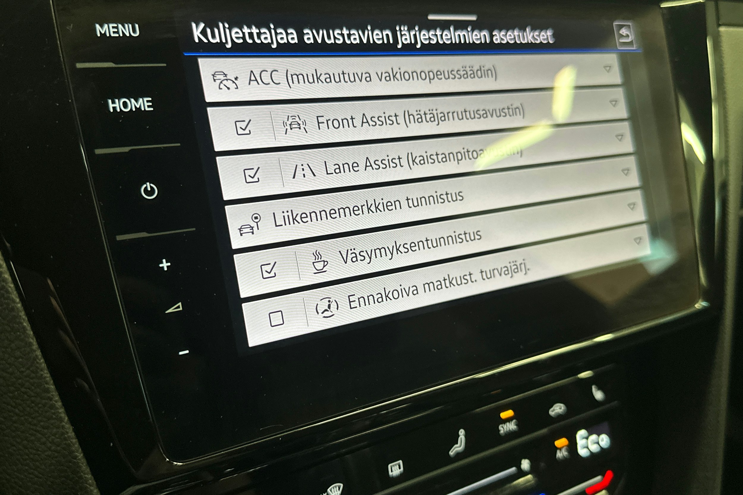 harmaa Volkswagen Arteon 2023 kuva 23.