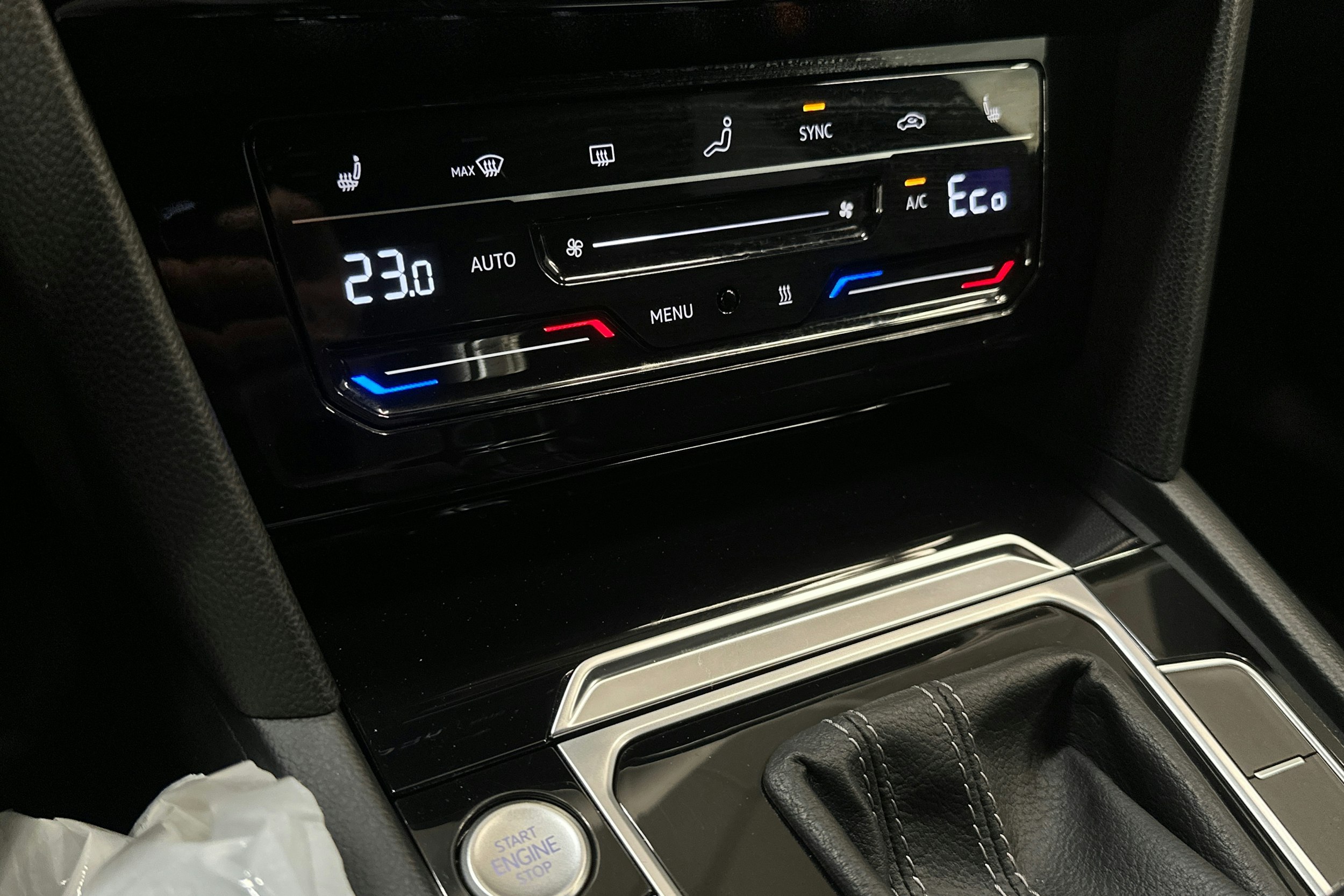 harmaa Volkswagen Arteon 2023 kuva 24.