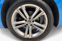 sininen Volkswagen Arteon 2023 kuva 9.