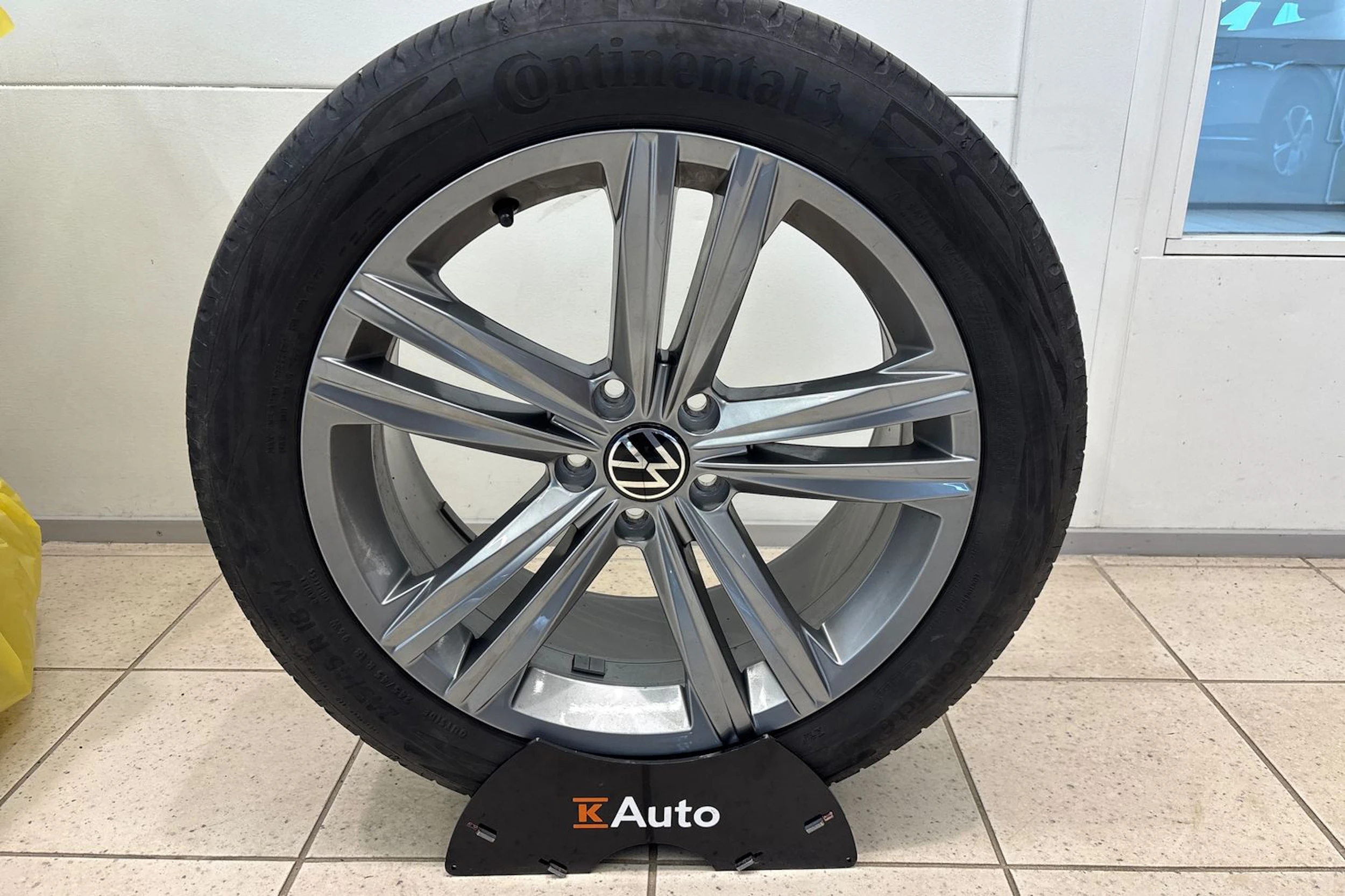 sininen Volkswagen Arteon 2023 kuva 11.