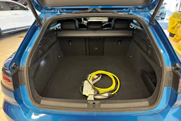 sininen Volkswagen Arteon 2023 kuva 13.