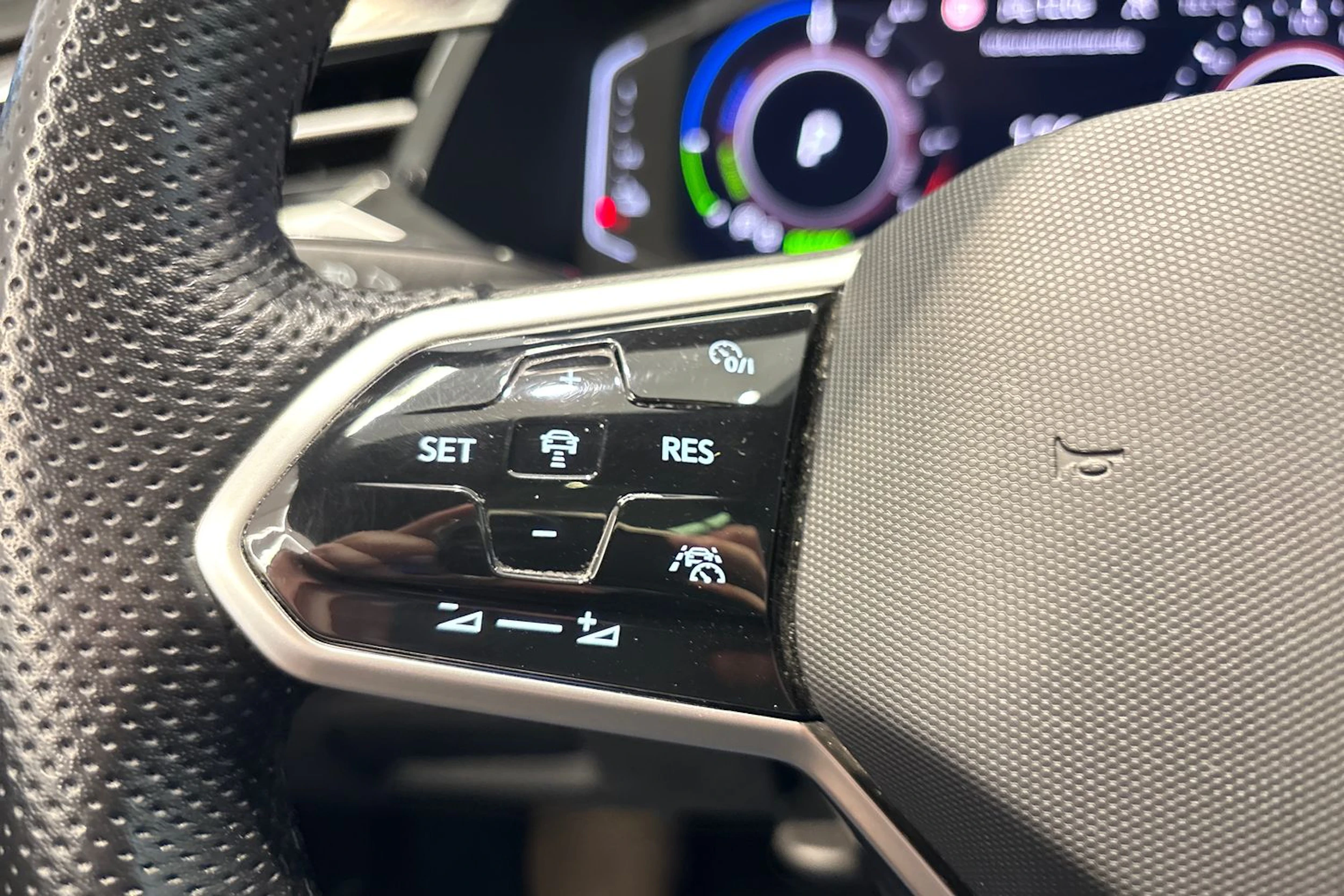 sininen Volkswagen Arteon 2023 kuva 14.