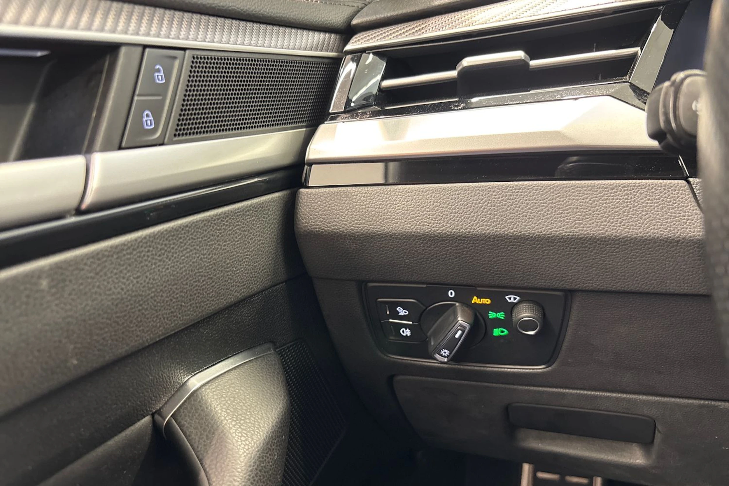 sininen Volkswagen Arteon 2023 kuva 17.