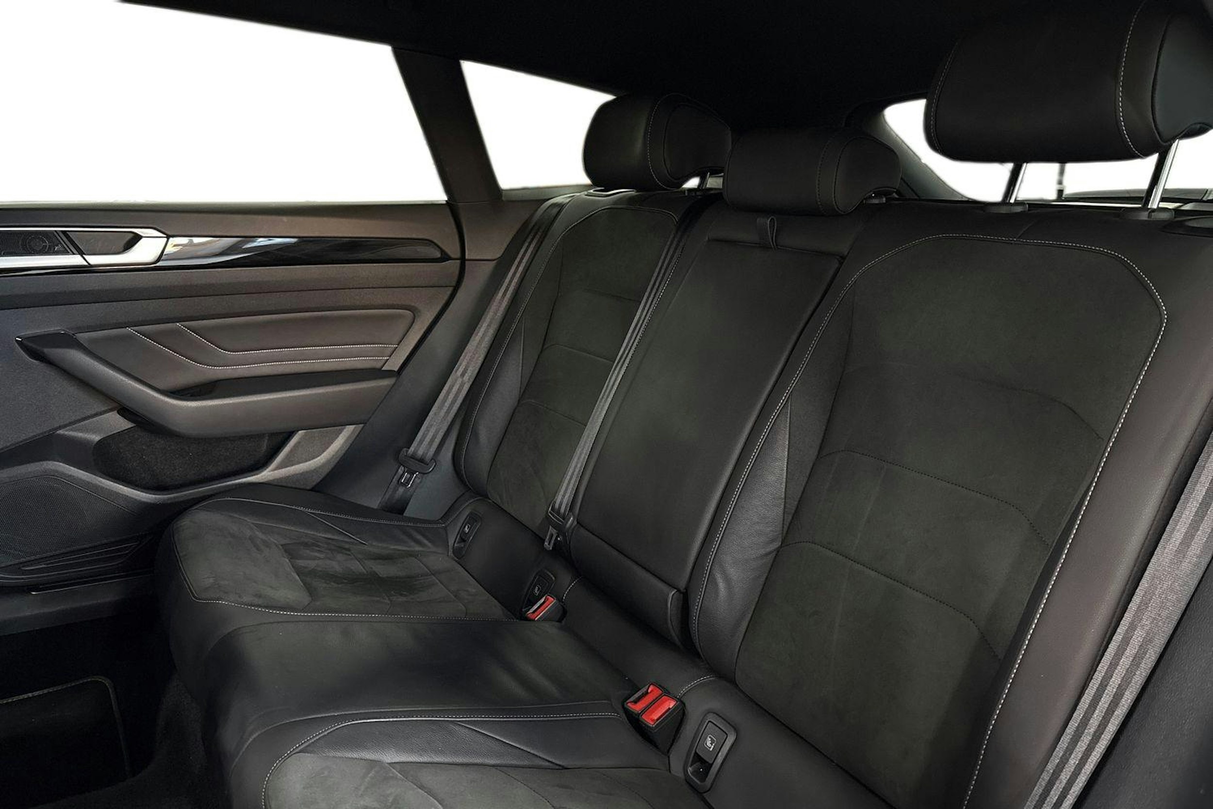 Sininen Volkswagen Arteon 2023 kuva 10.