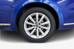 Sininen Volkswagen Arteon 2023 kuva 11.