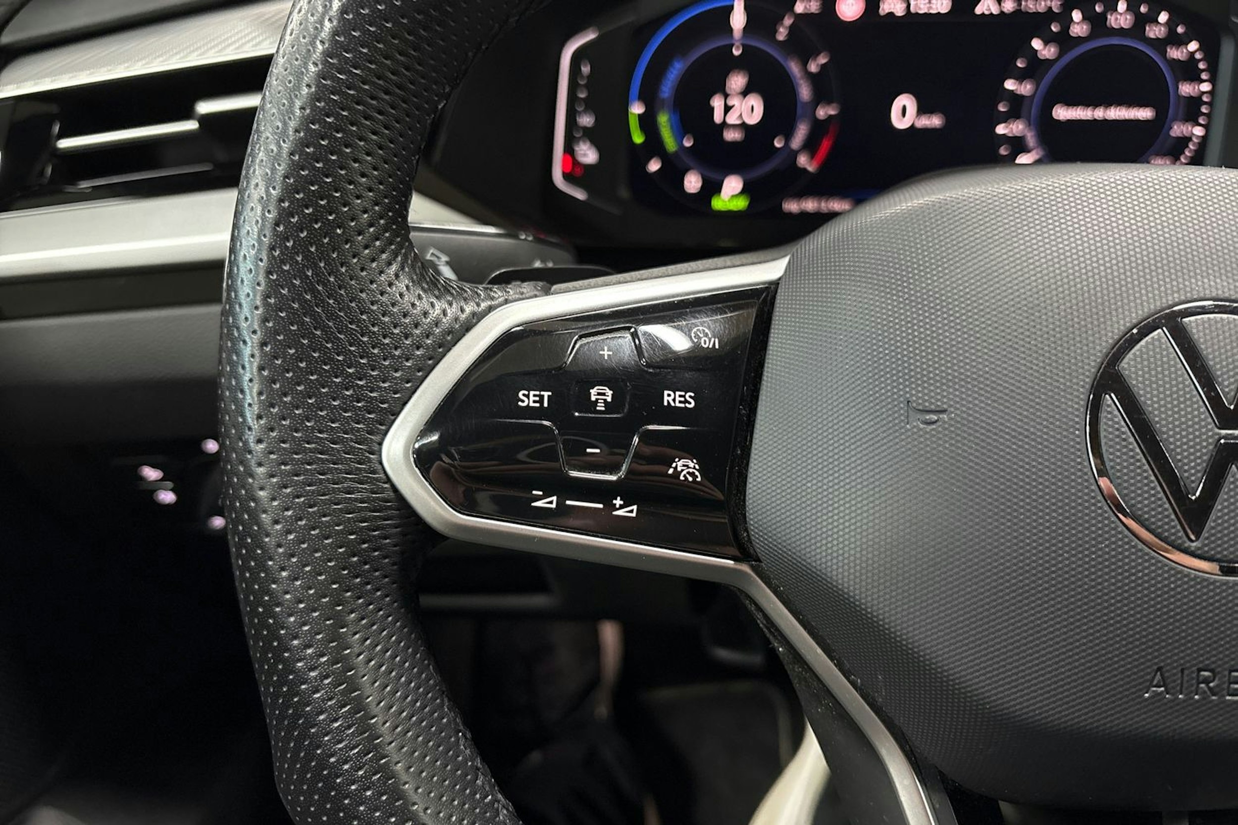 Sininen Volkswagen Arteon 2023 kuva 15.