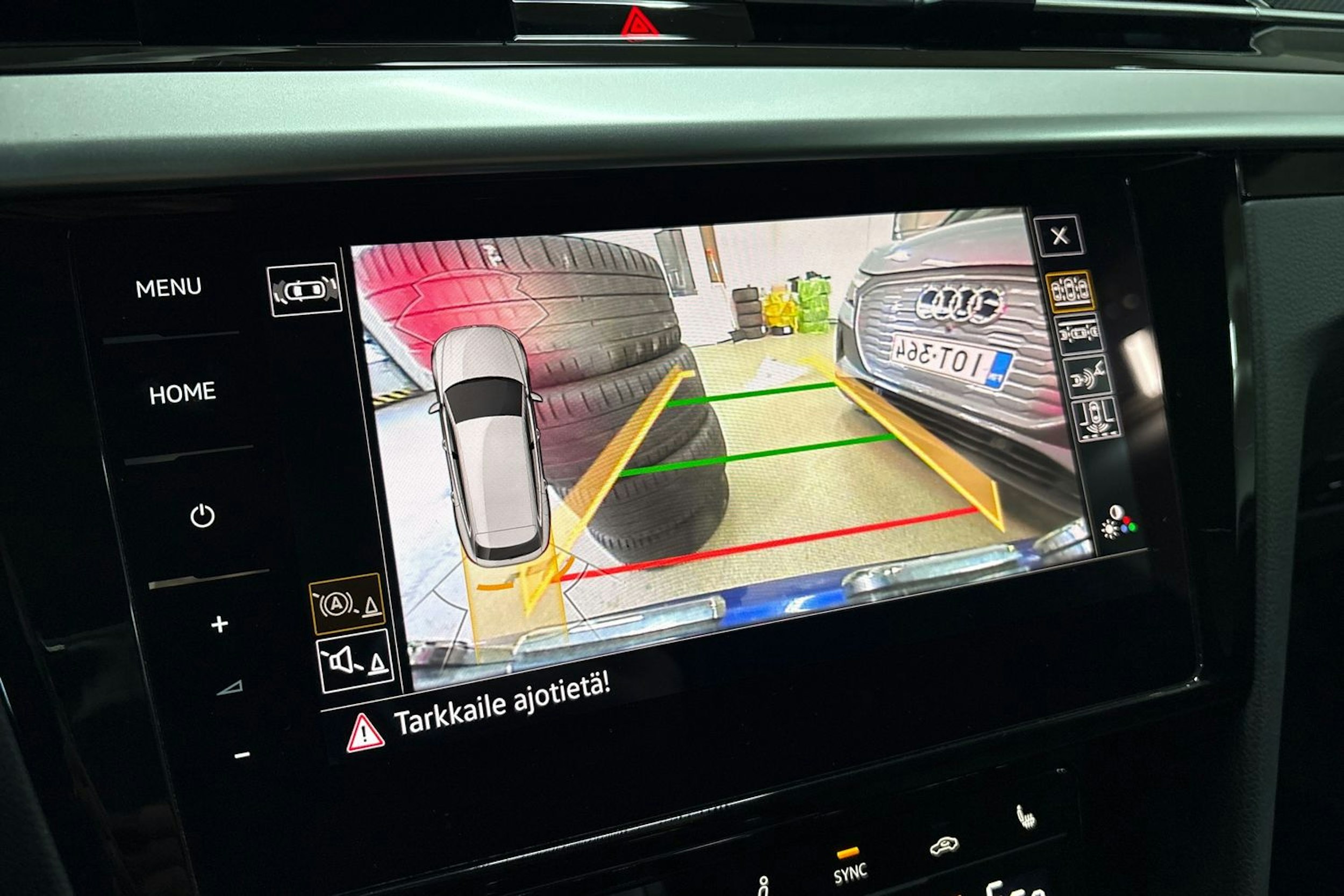 Sininen Volkswagen Arteon 2023 kuva 22.