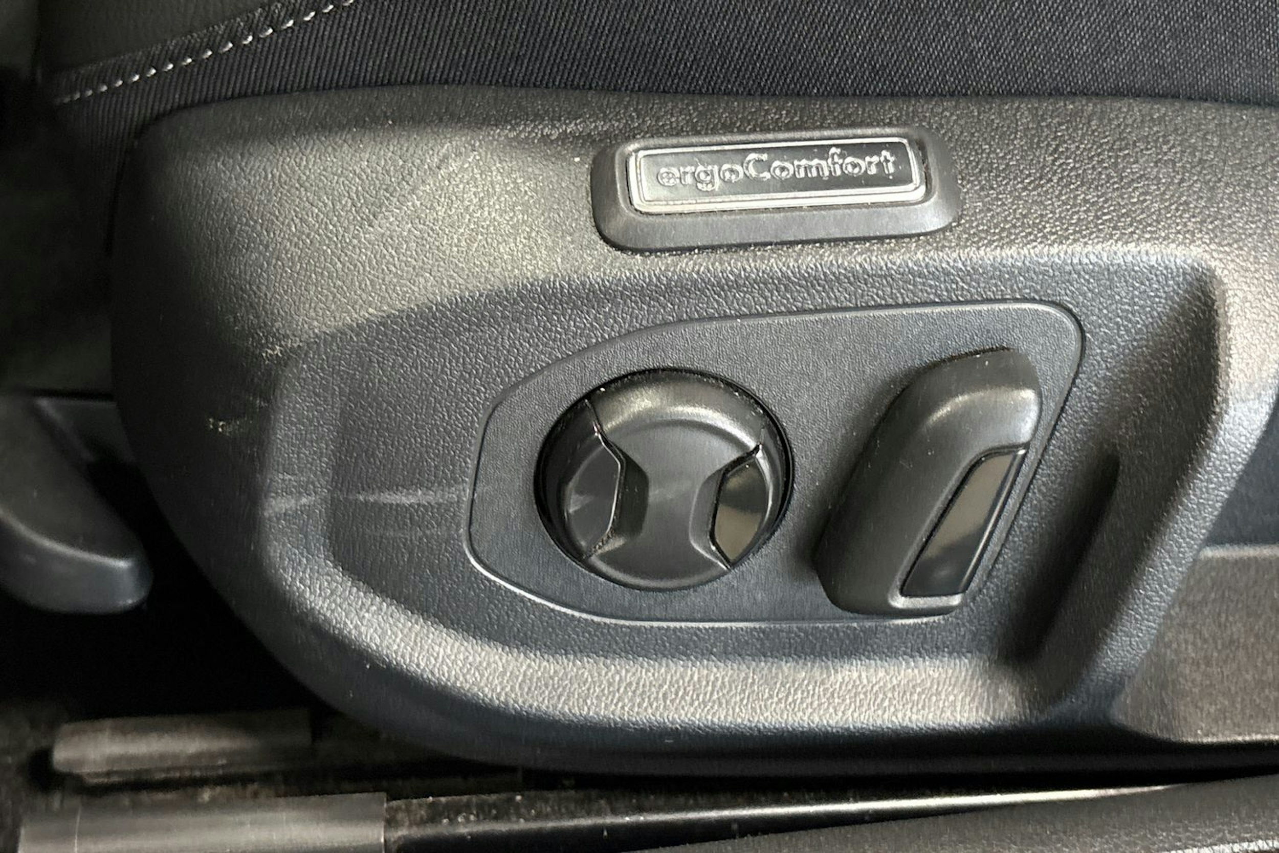 Sininen Volkswagen Arteon 2023 kuva 28.